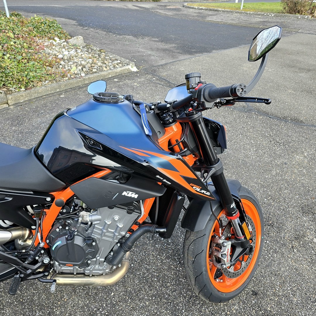 KTM 890 Duke R-image-5
