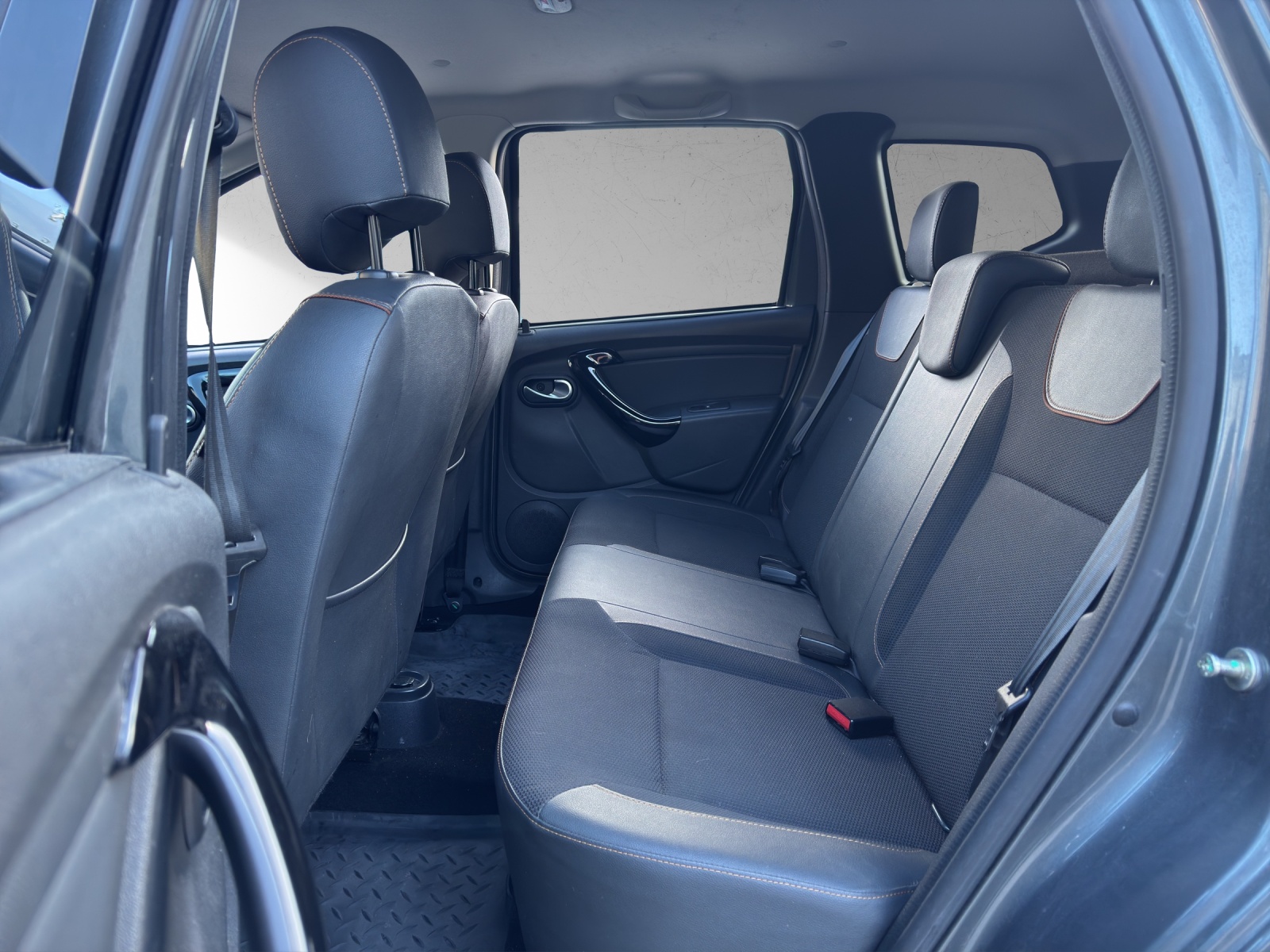 DACIA Duster 1.2 T Unlimited 4x4-image-13