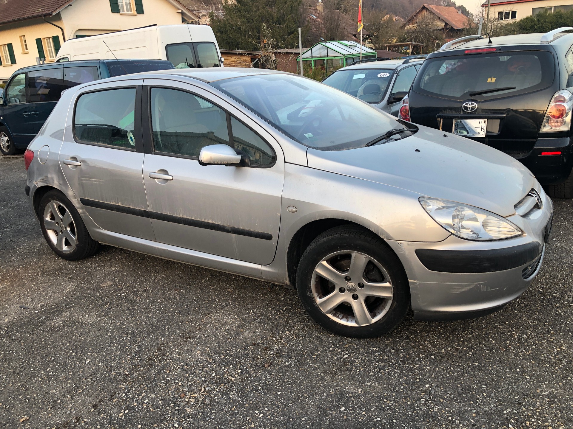 PEUGEOT 307 2.0 16V XT-image-4