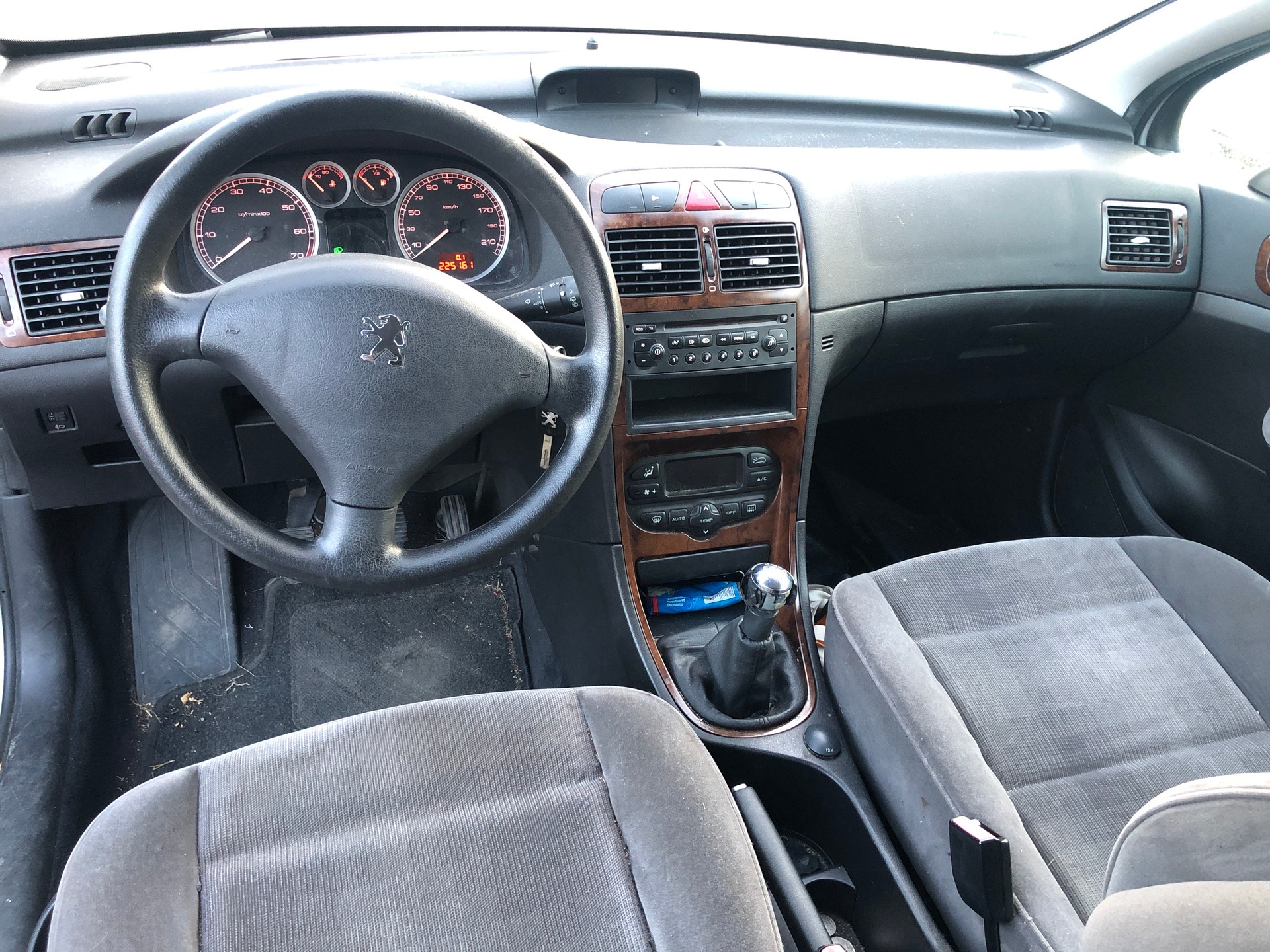 PEUGEOT 307 2.0 16V XT-image-5