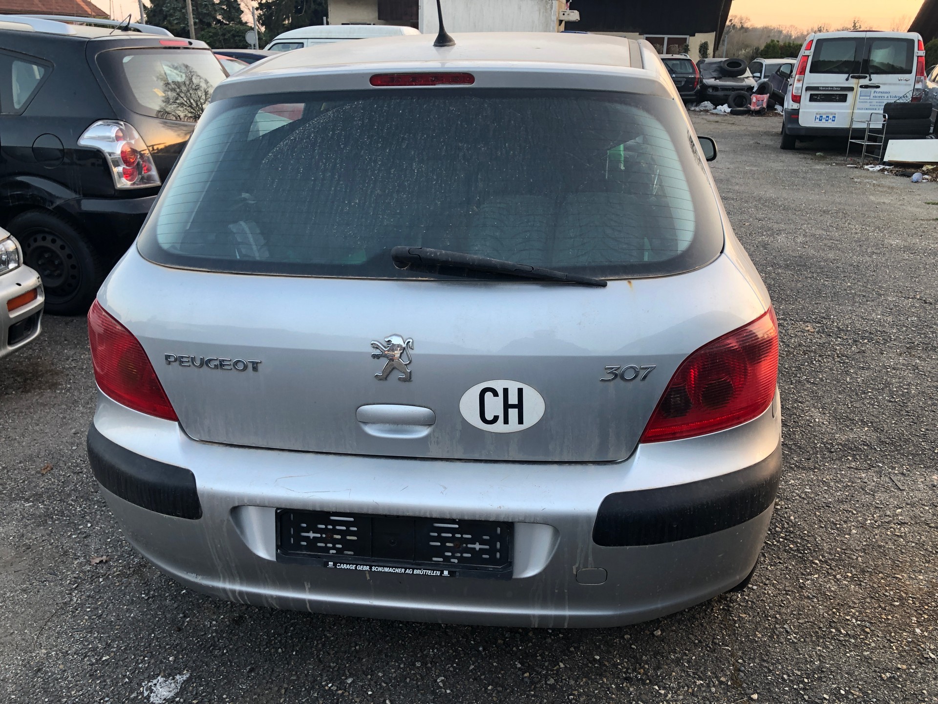 PEUGEOT 307 2.0 16V XT-image-3