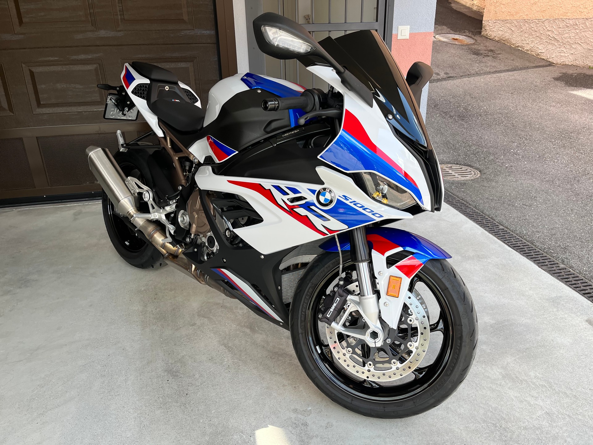 BMW S 1000 RR-image-0