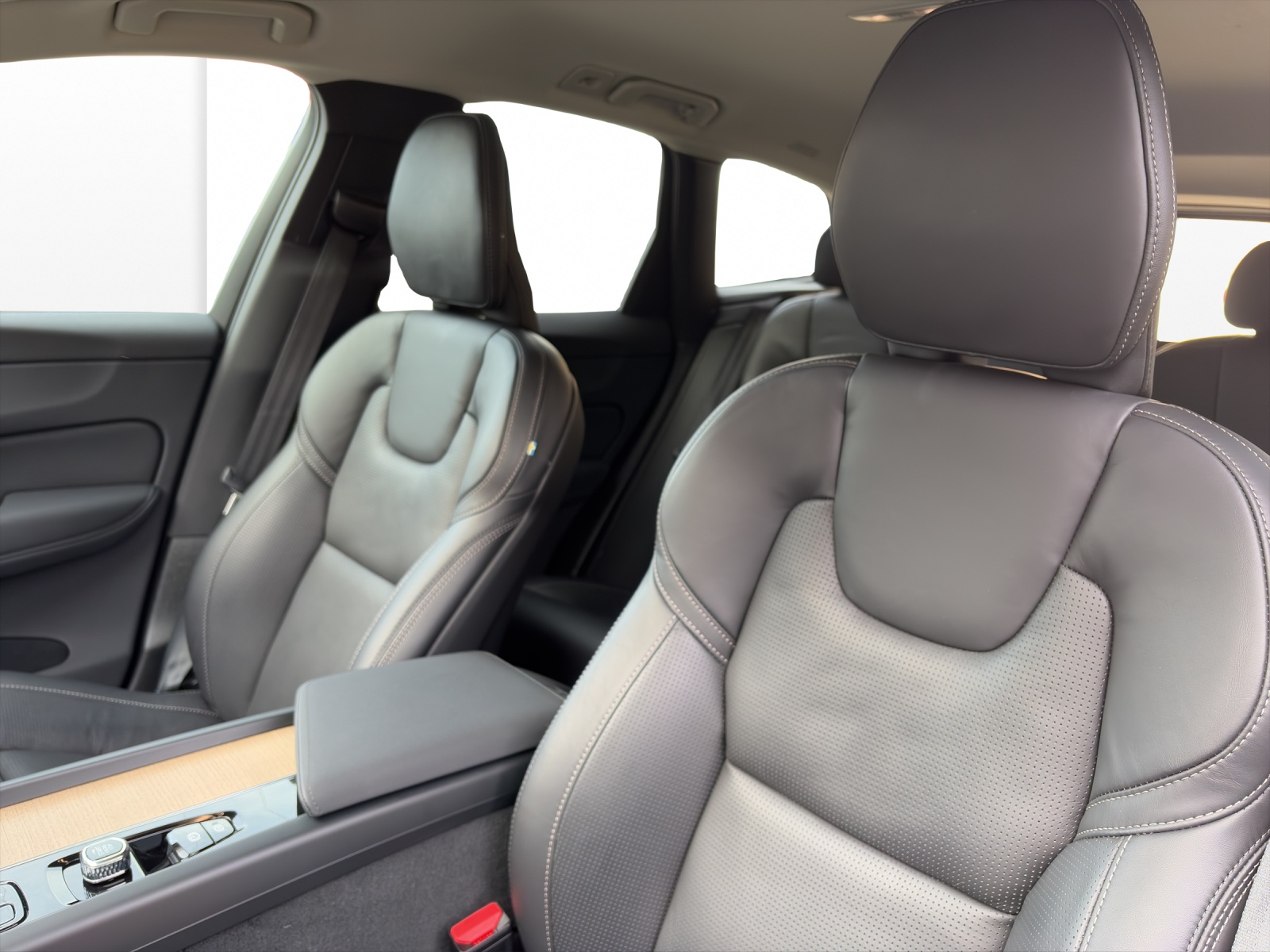 VOLVO XC60 2.0 T8 TE Plus Dark eAWD-image-13