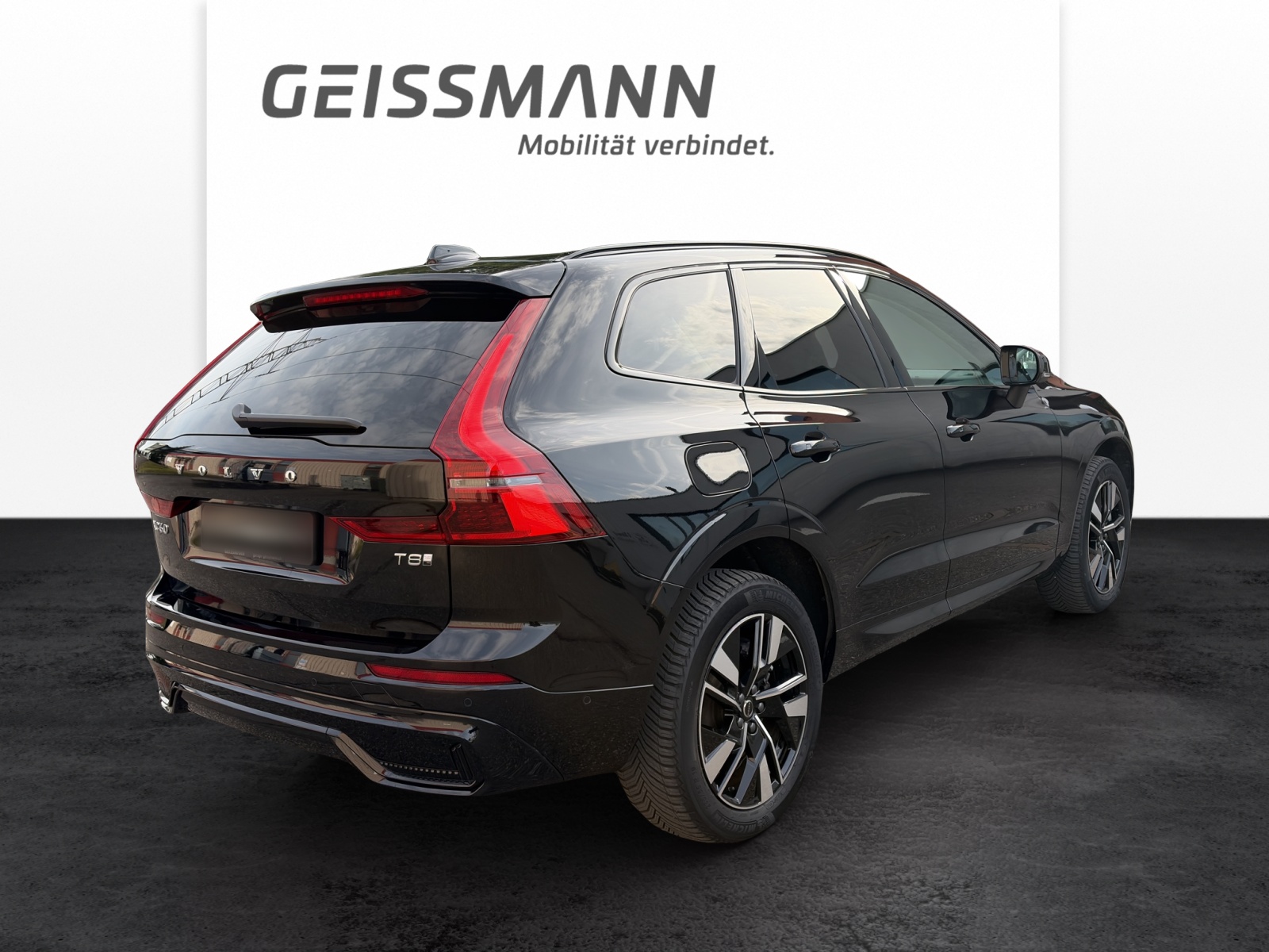 VOLVO XC60 2.0 T8 TE Plus Dark eAWD-showroom-element-3