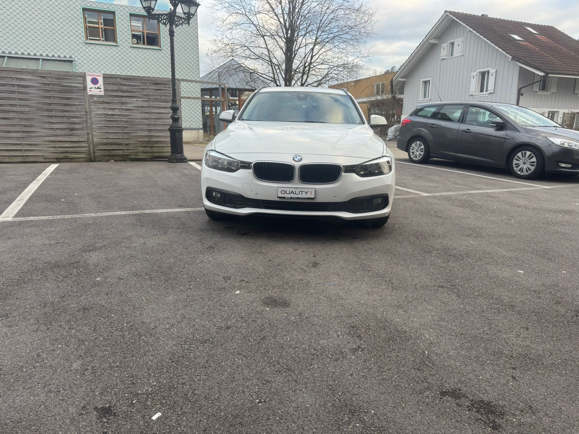 BMW 318d Touring Luxury Line-showroom-element-2