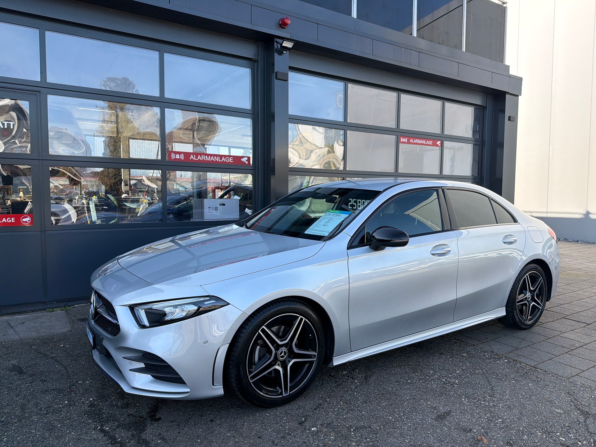 MERCEDES-BENZ A 180 d AMG Line 7G-DCT-showroom-element-1