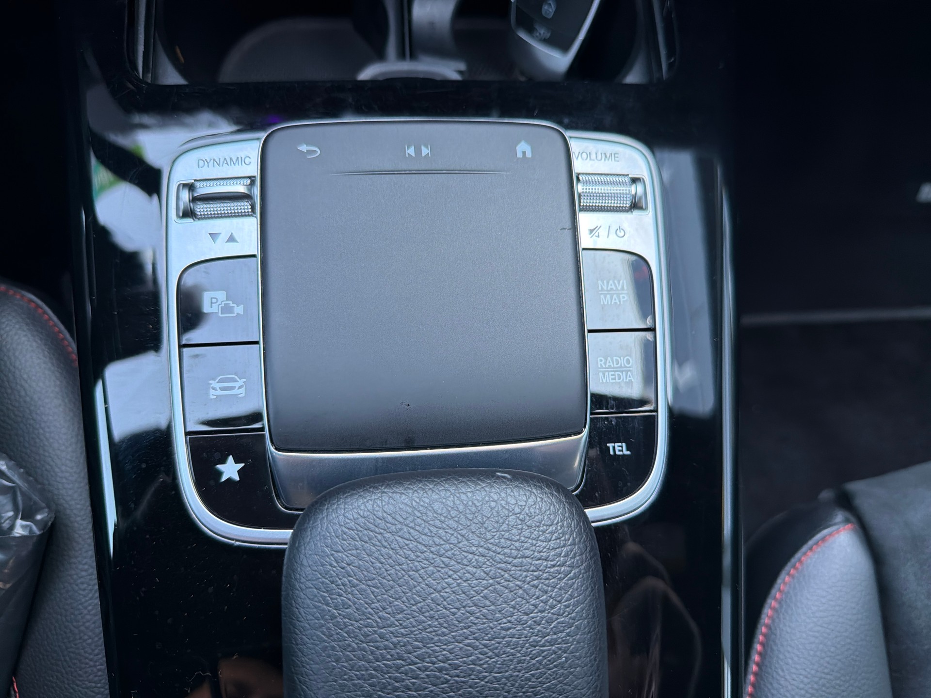 MERCEDES-BENZ A 180 d AMG Line 7G-DCT-image-16