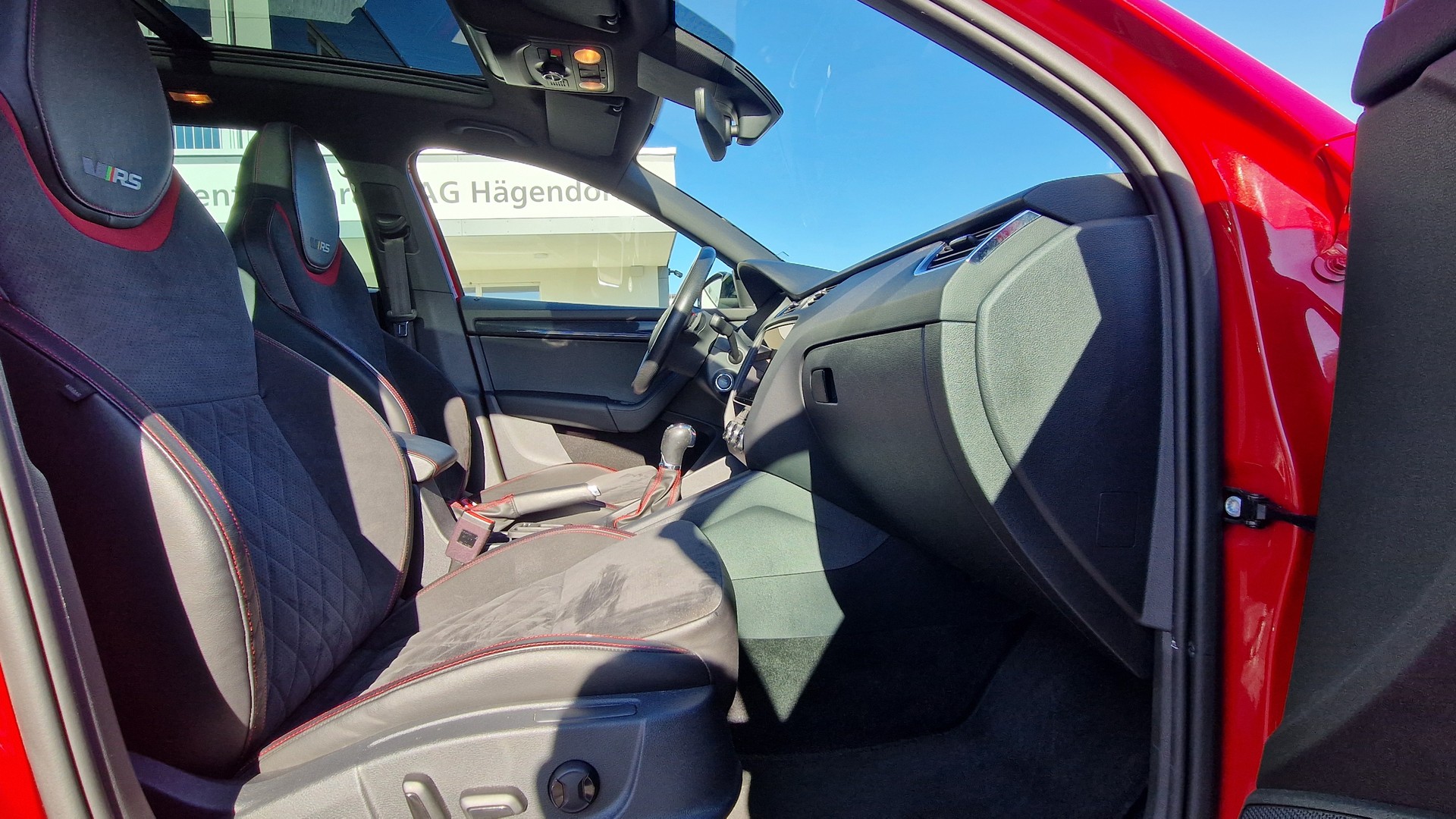 SKODA Octavia Combi 2.0 TSI RS DSG-image-9