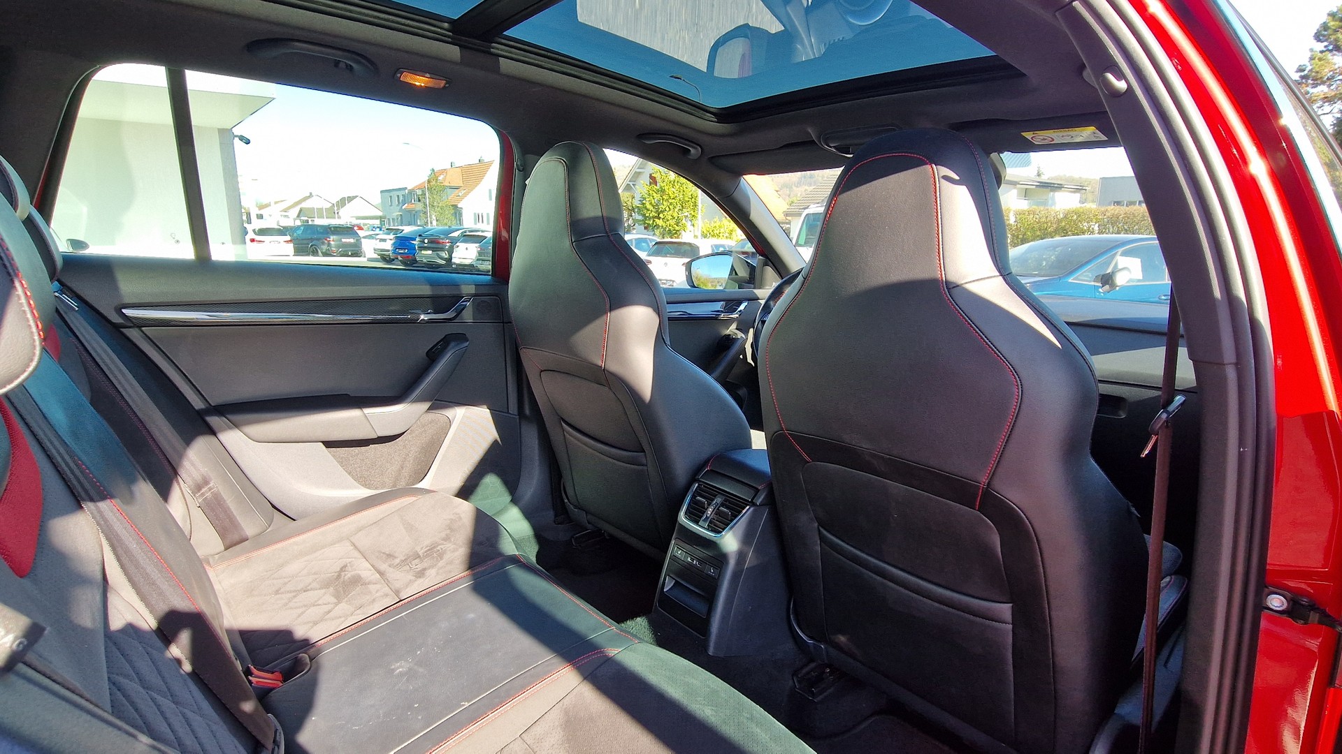 SKODA Octavia Combi 2.0 TSI RS DSG-image-14