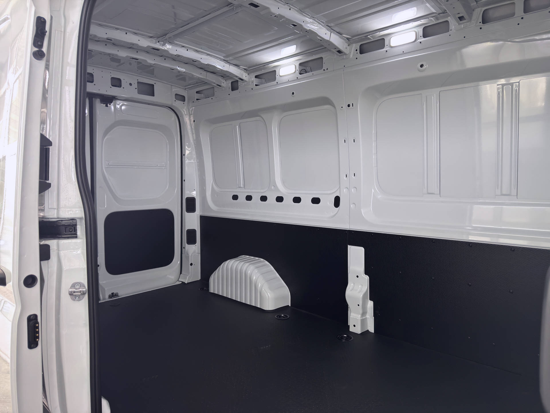 MAXUS Deliver 9 Kaw. L3H2 2.0 TD Comfort-image-9