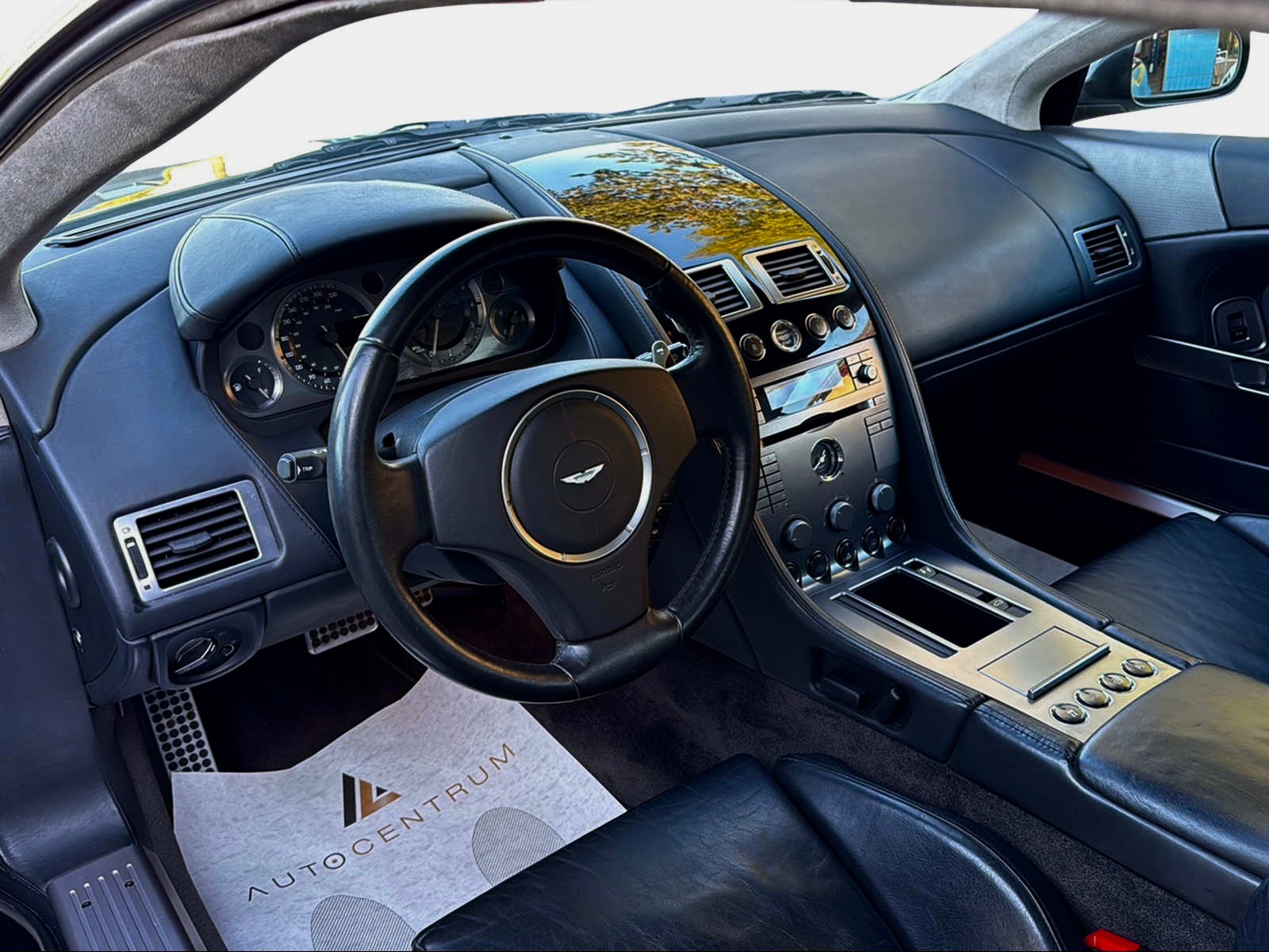 ASTON MARTIN DB9 Touchtronic 2-showroom-element-1