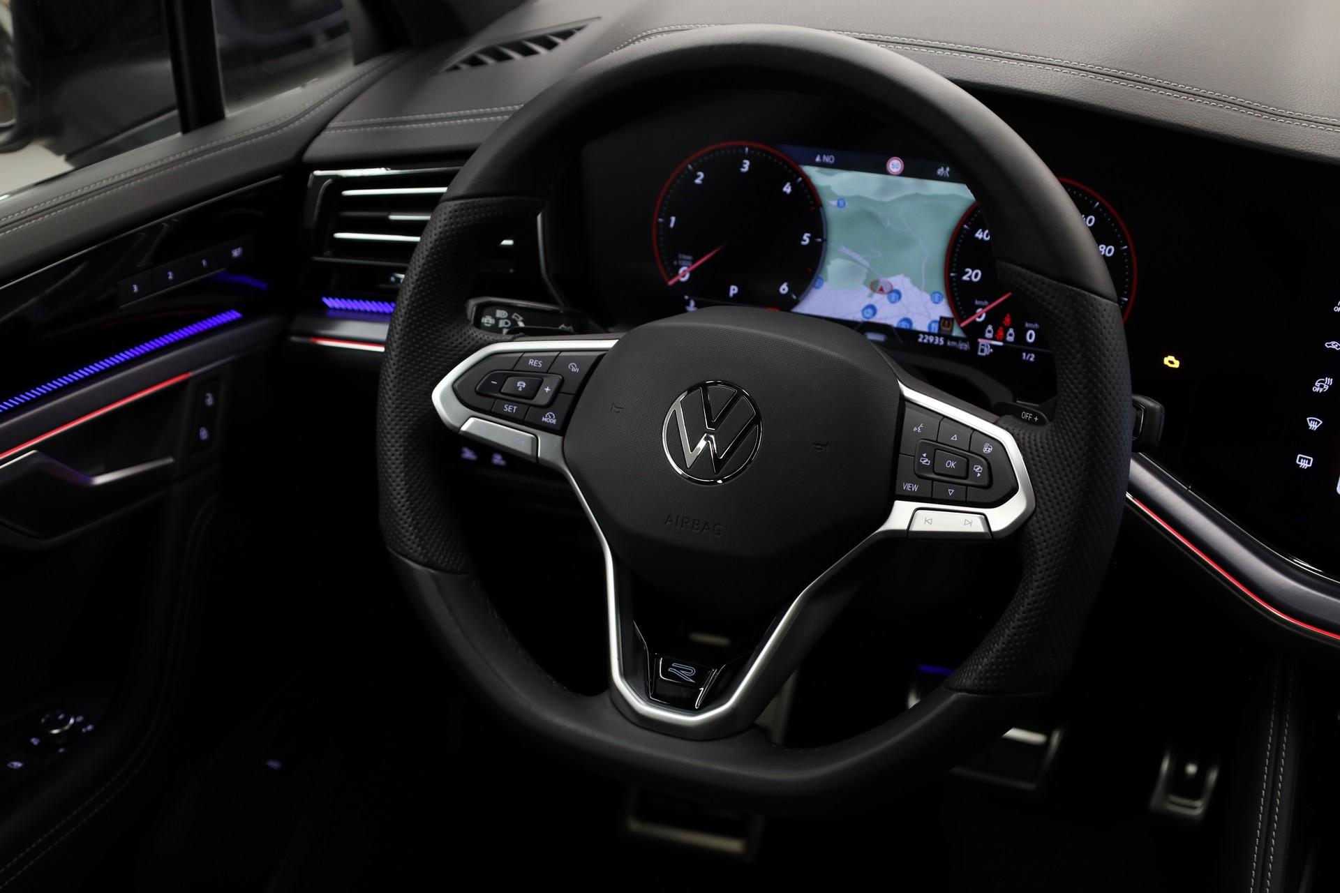 VW Touareg 3.0 V6 TDI 286 R-Line-image-19