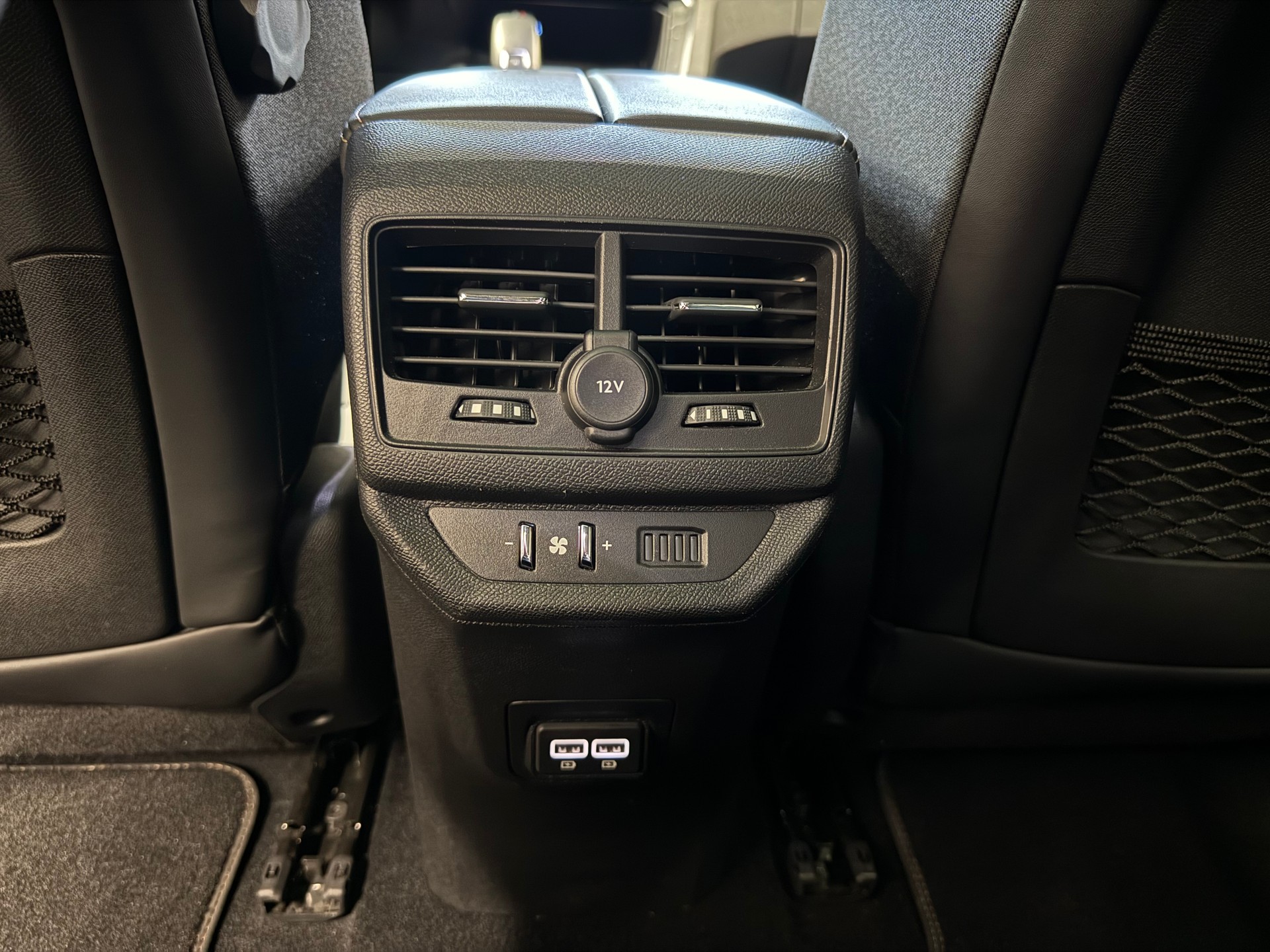 PEUGEOT 5008 1.5 BlueHDi GT Pack EAT8 °° 7 Plätzer °°-image-15