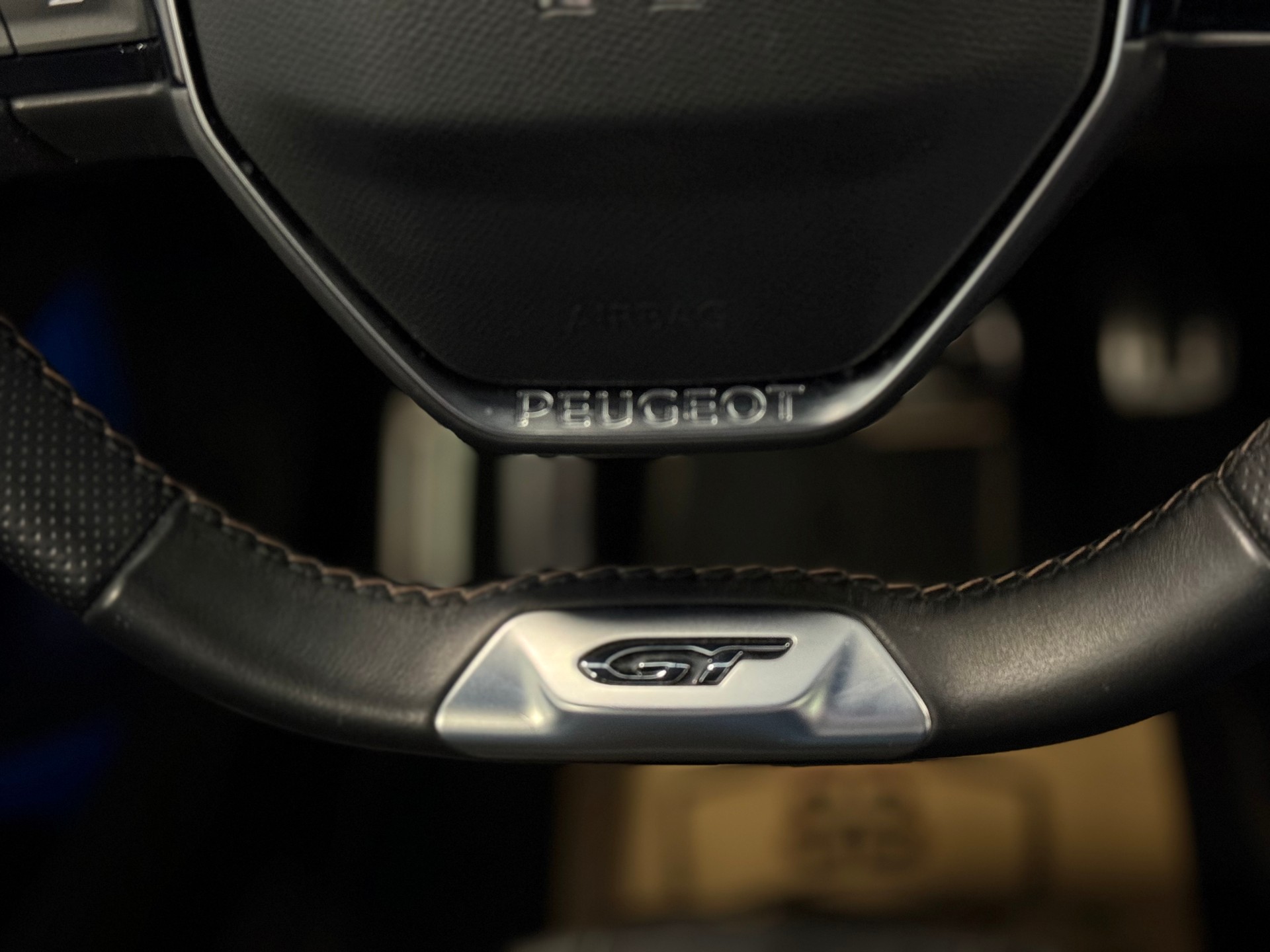 PEUGEOT 5008 1.5 BlueHDi GT Pack EAT8 °° 7 Plätzer °°-image-22