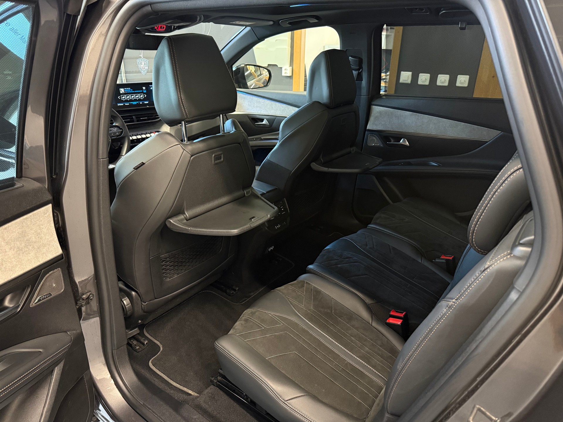 PEUGEOT 5008 1.5 BlueHDi GT Pack EAT8 °° 7 Plätzer °°-image-13