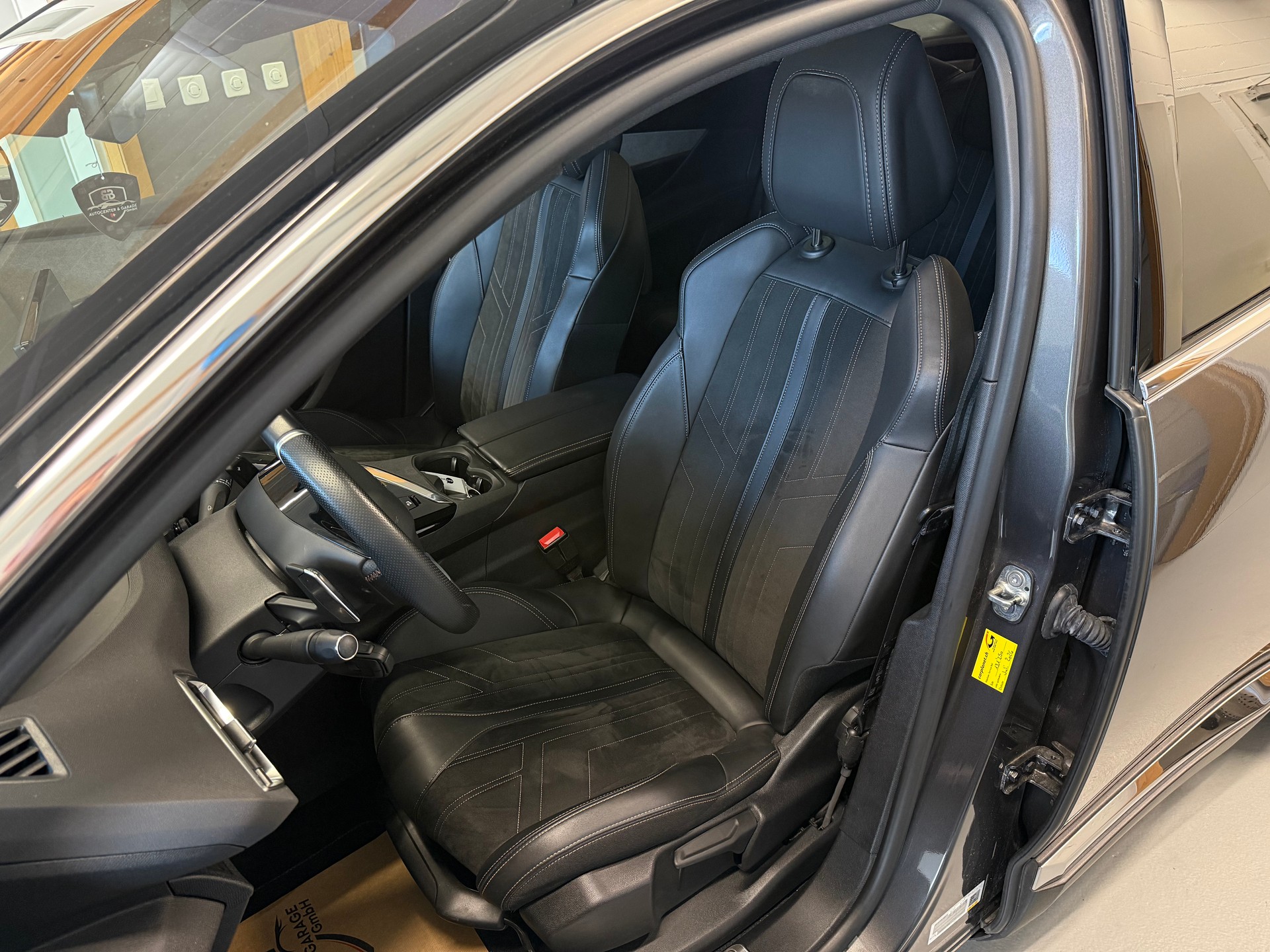 PEUGEOT 5008 1.5 BlueHDi GT Pack EAT8 °° 7 Plätzer °°-image-10