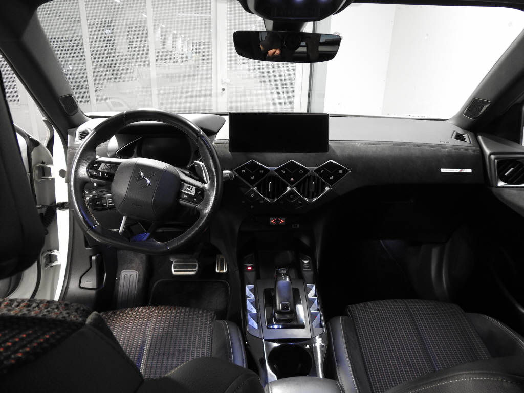 DS AUTOMOBILES DS3 Crossback 1.2 PureTech 155 Performan-image-6