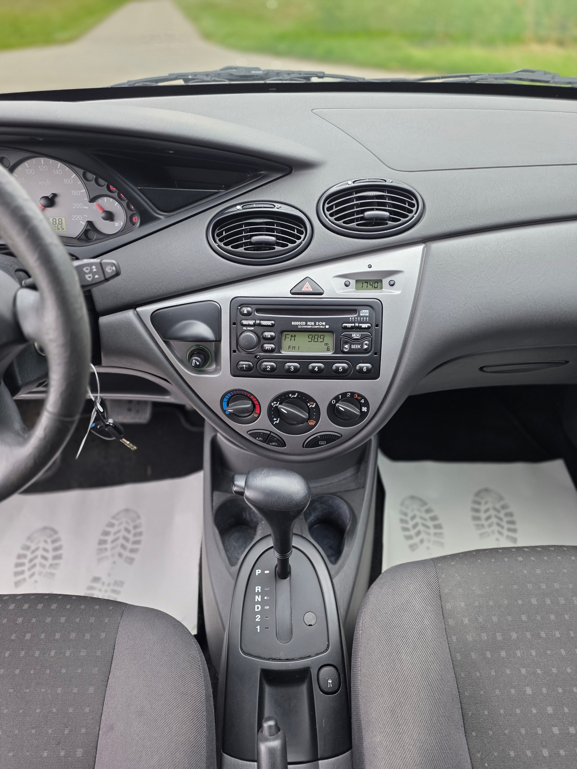 FORD Focus 1.6i 16V Champion-image-11