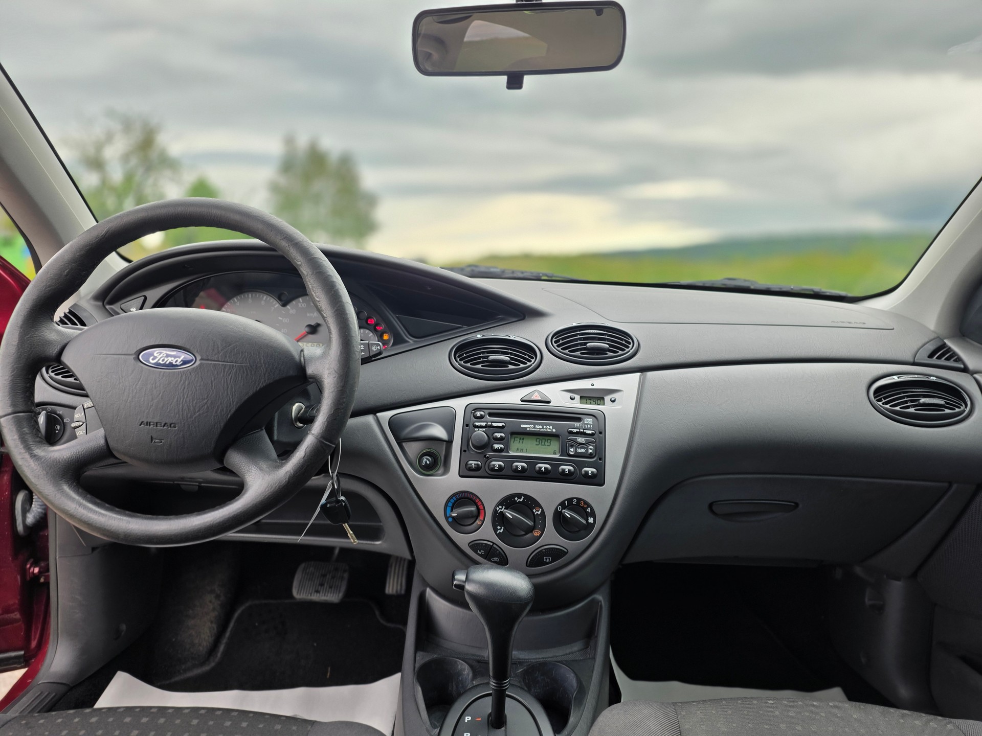 FORD Focus 1.6i 16V Champion-image-10