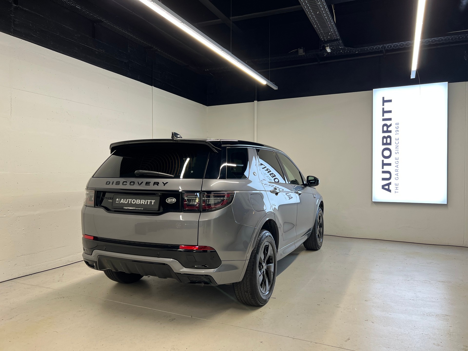 LAND ROVER Discovery Sport 1.5 T 300e R-Dynamic HSE-showroom-element-1