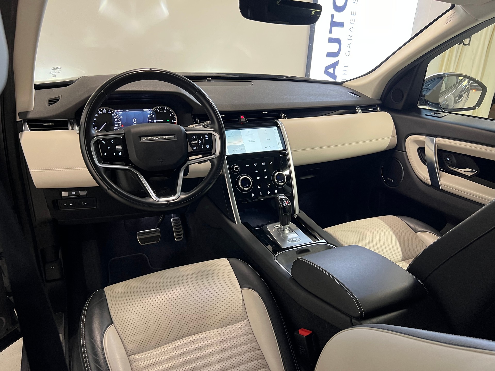 LAND ROVER Discovery Sport 1.5 T 300e R-Dynamic HSE-showroom-element-2