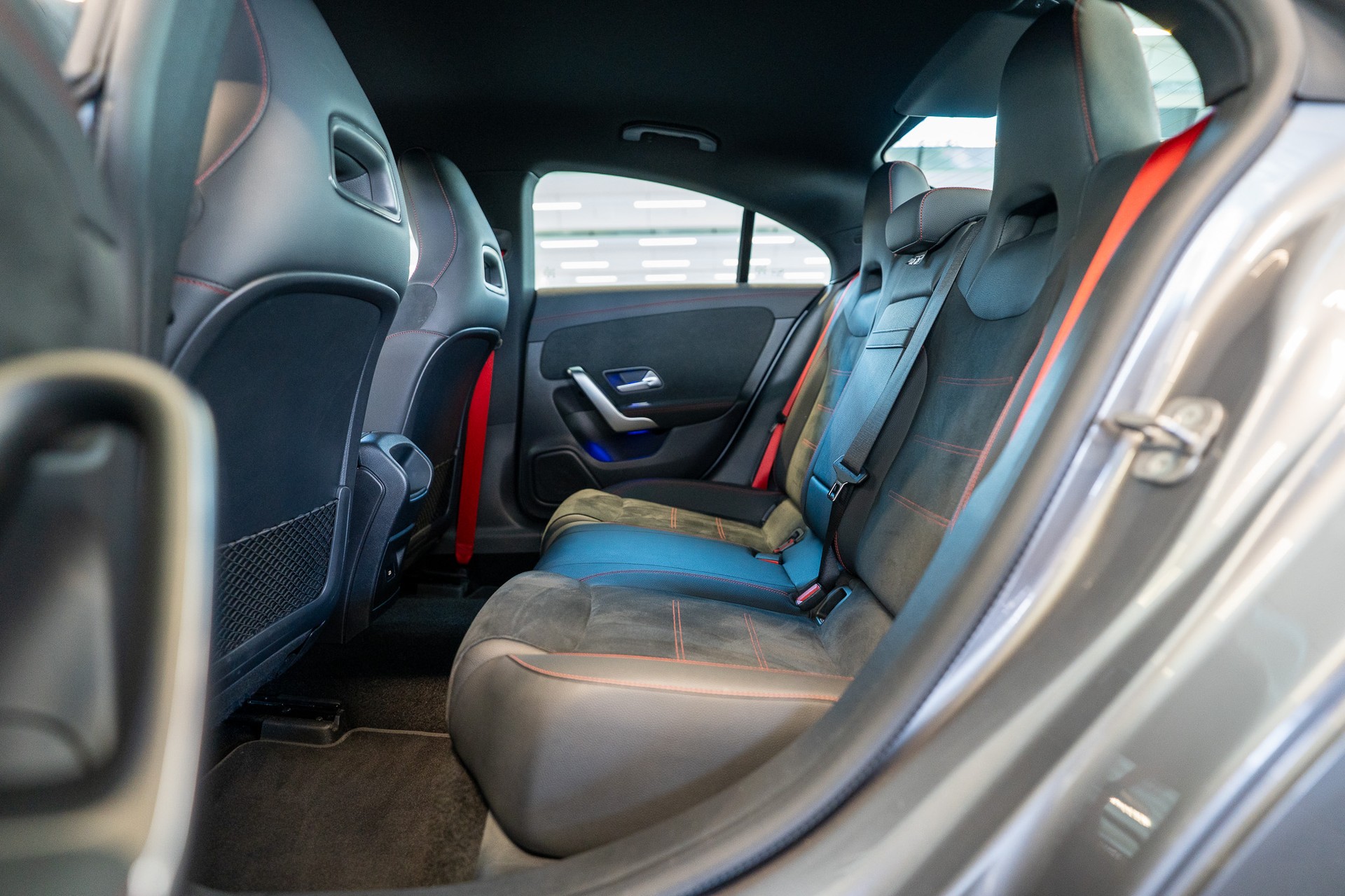MERCEDES-BENZ CLA 35 AMG 4matic / Facelift / Ambiente-Beleuchtung / Navi-image-10