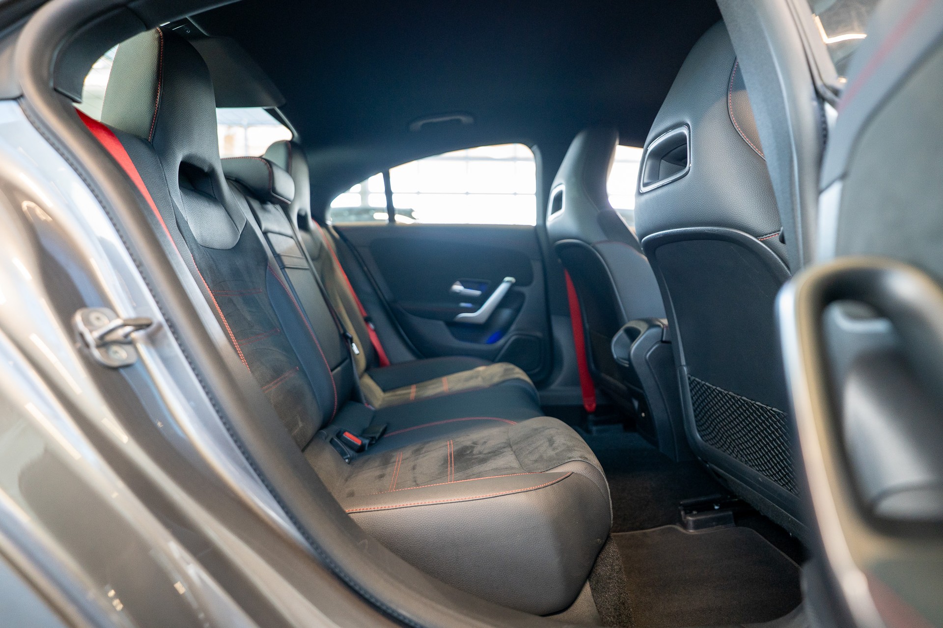 MERCEDES-BENZ CLA 35 AMG 4matic / Facelift / Ambiente-Beleuchtung / Navi-image-11