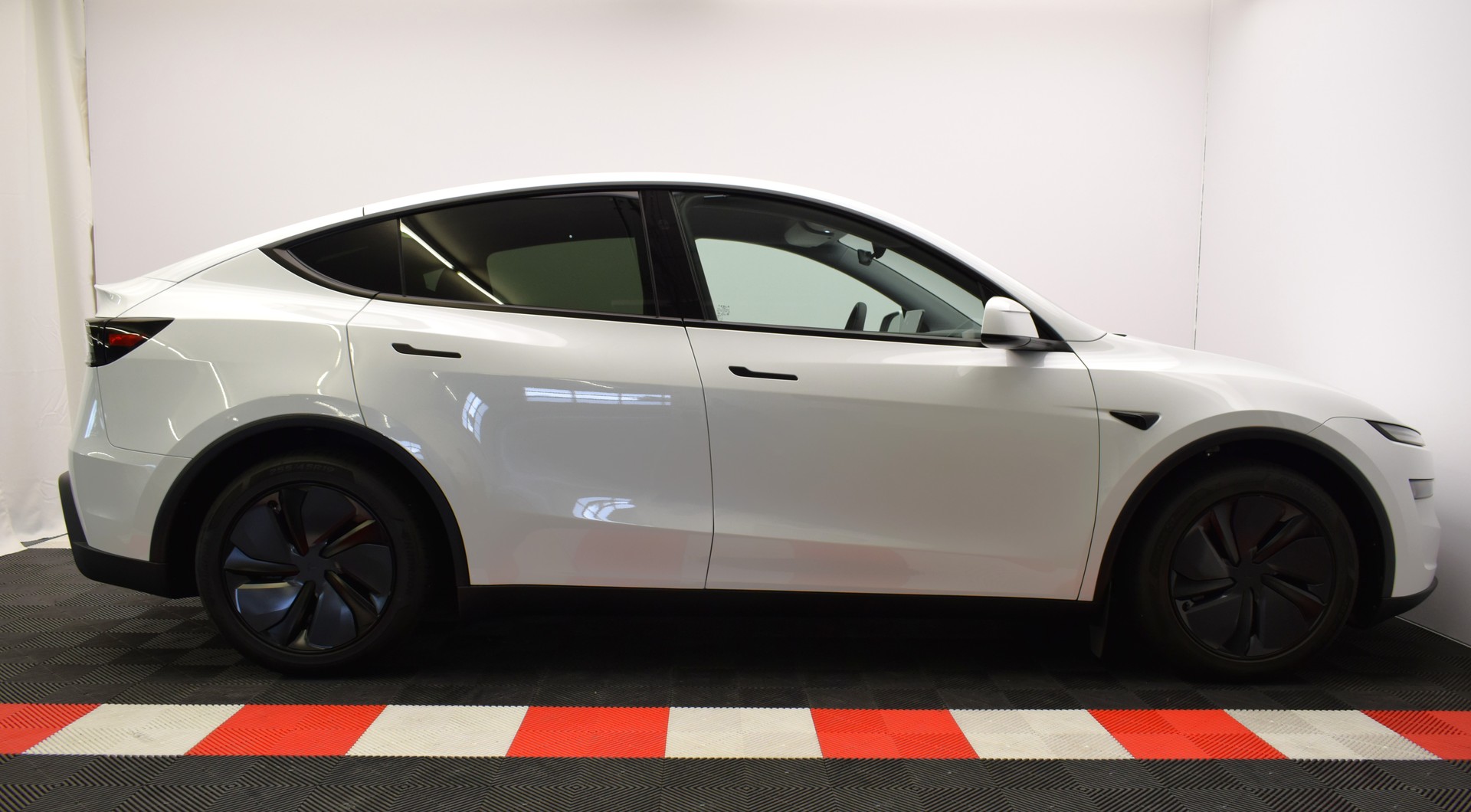 TESLA Model Y Premium Long Range AWD, Made in Berlin-image-11