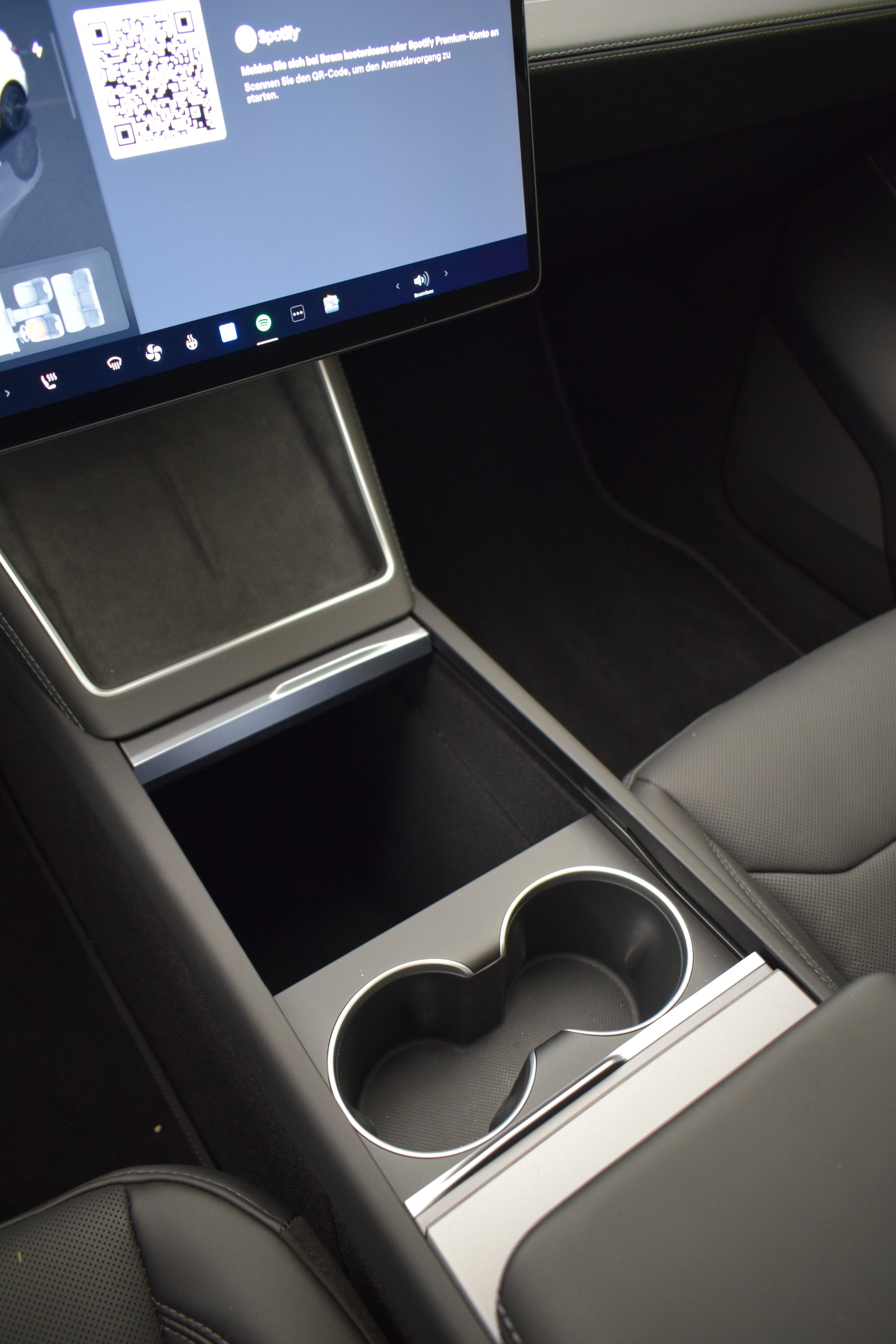 TESLA Model Y Premium Long Range AWD, Made in Berlin-image-26