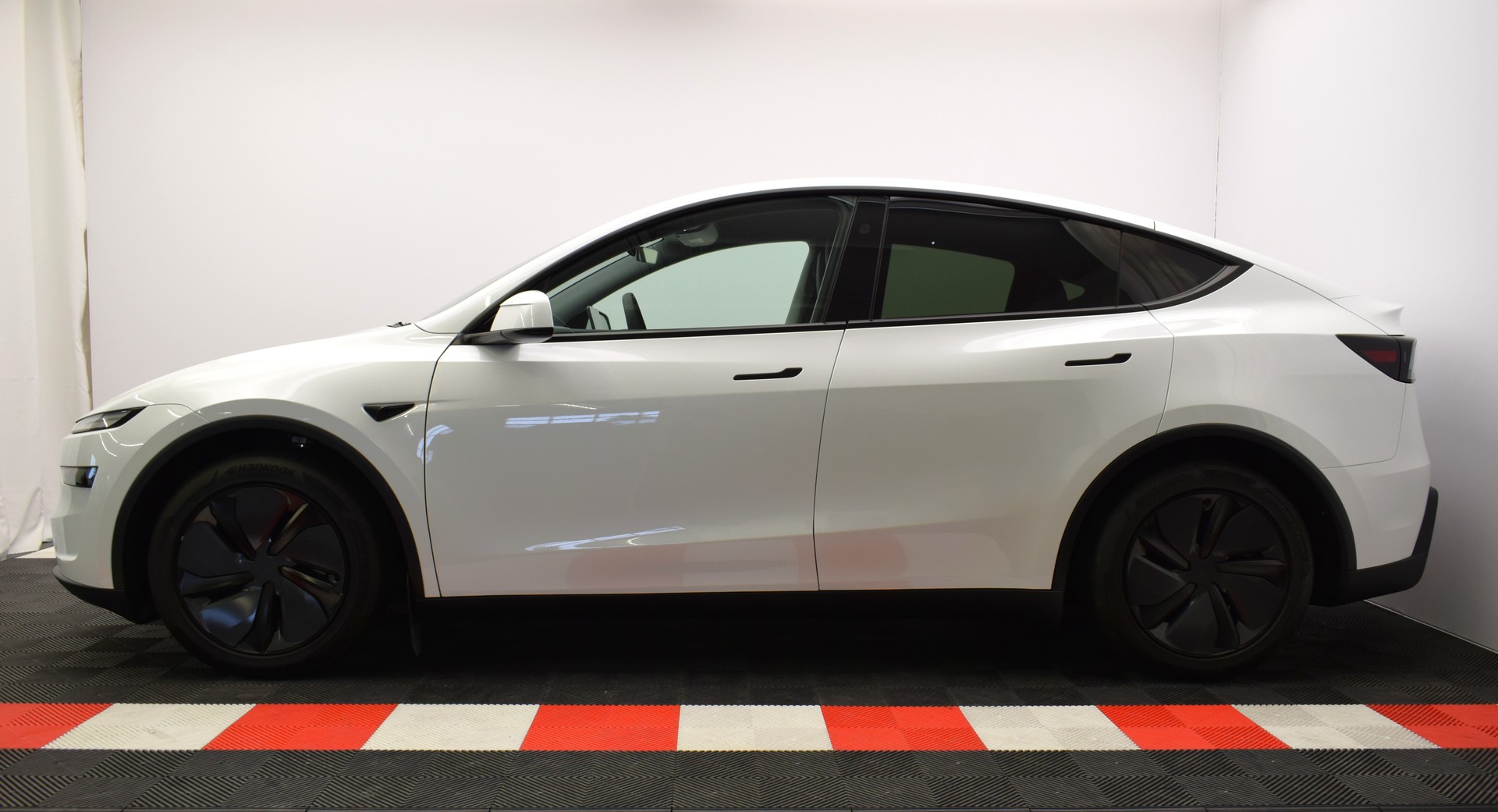 TESLA Model Y Premium Long Range AWD, Made in Berlin-image-8