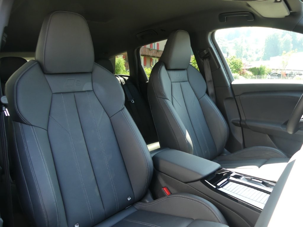 AUDI Q6 e-tron quattro-image-10