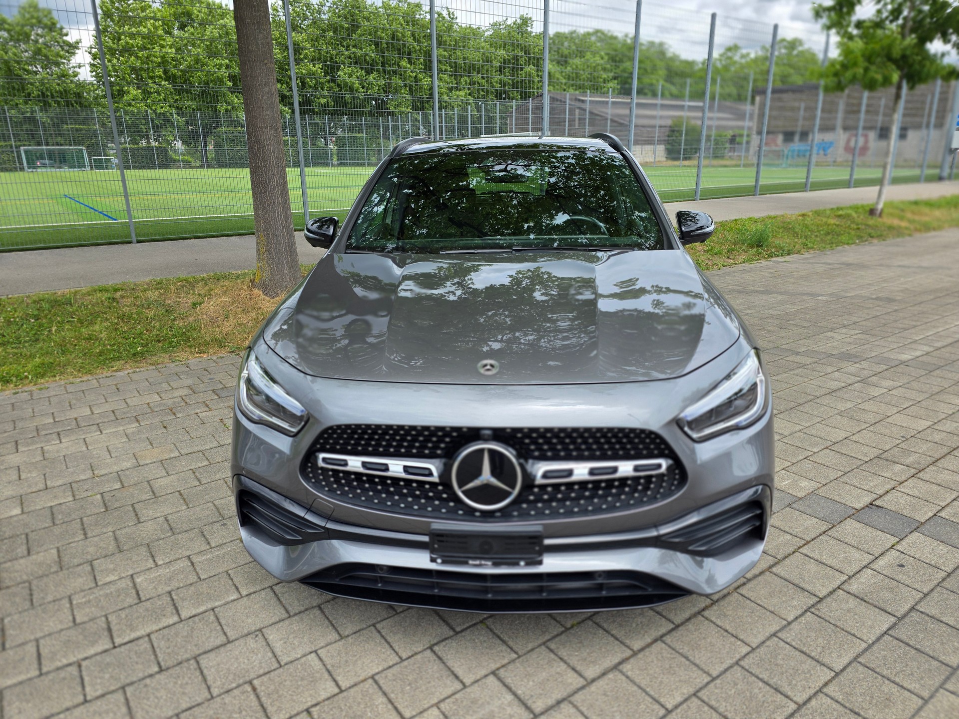 MERCEDES-BENZ GLA 250e AMG Line 8G-DCT-showroom-element-1