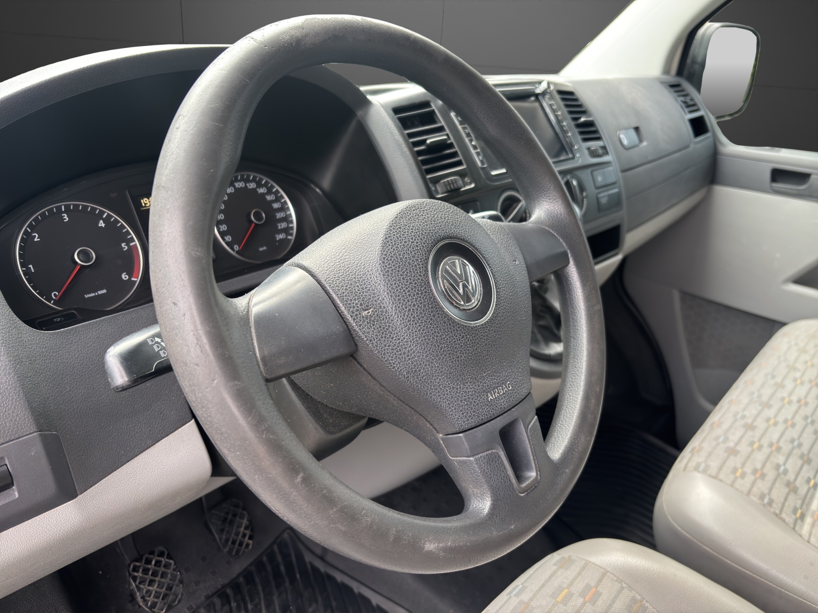 VW T5 2.0 TDI-showroom-element-3