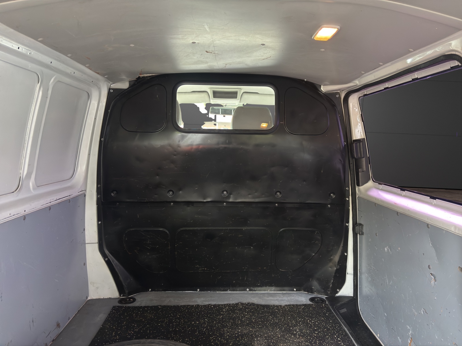 VW T5 2.0 TDI-image-7