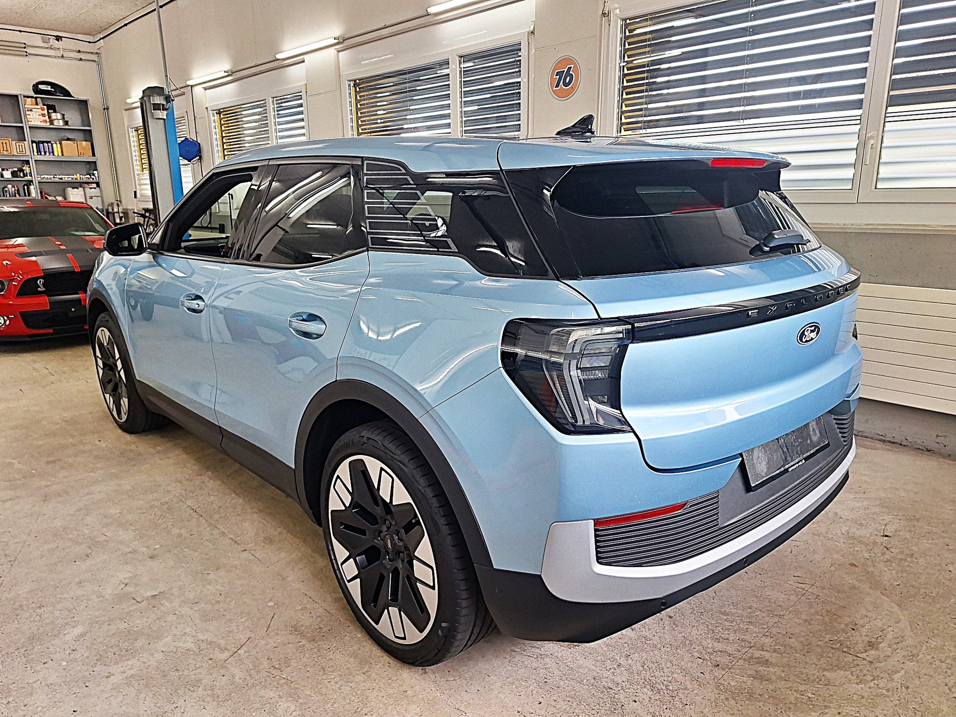 FORD Explorer Elektro 77kWh Dual Extended Range Premium AWD⚡CH-Auslieferung mit Herstellergarantie bis Okt.2027 / Anhängerkupplung⚡-image-6