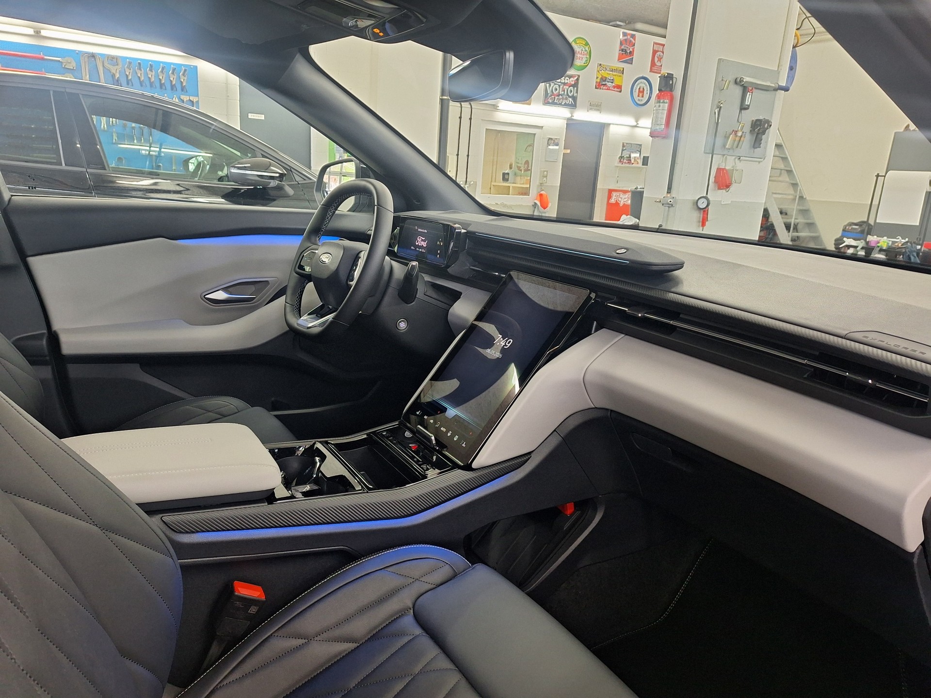 FORD Explorer Elektro 77kWh Dual Extended Range Premium AWD⚡CH-Auslieferung mit Herstellergarantie bis Okt.2027 / Anhängerkupplung⚡-image-20