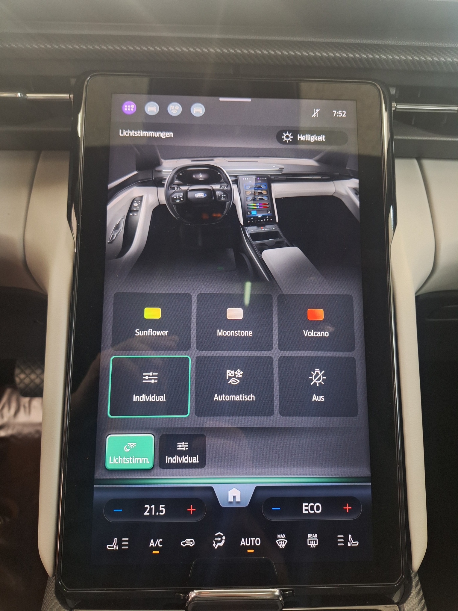FORD Explorer Elektro 77kWh Dual Extended Range Premium AWD⚡CH-Auslieferung mit Herstellergarantie bis Okt.2027 / Anhängerkupplung⚡-image-15
