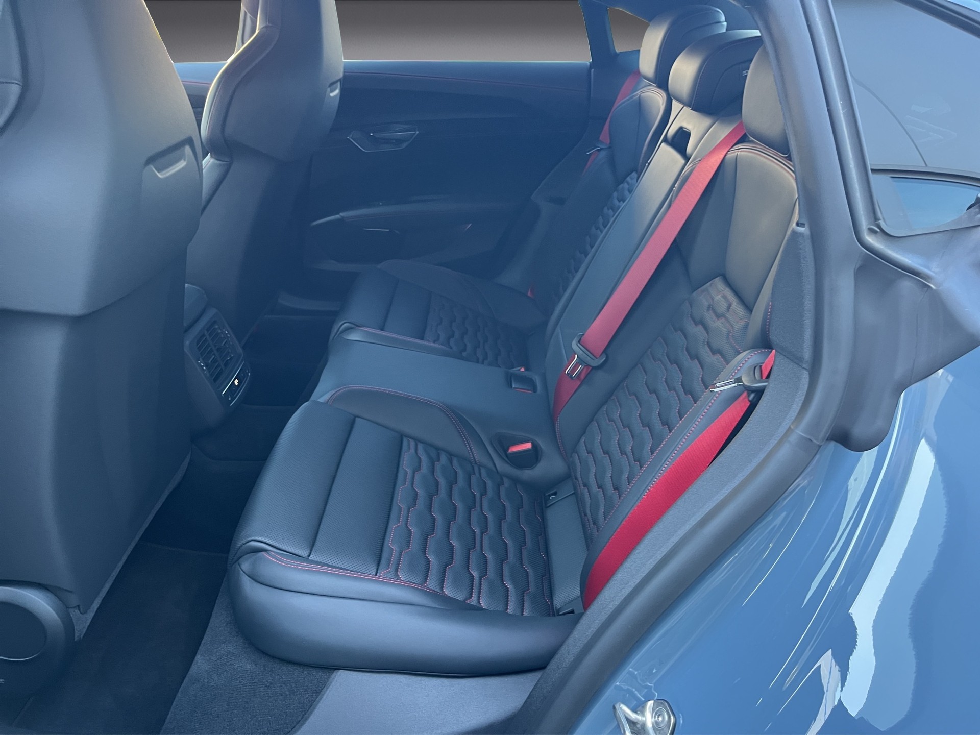 AUDI RS e-tron GT performance quattro*Keramik-Bremsen, Sportsitze, Head-up, (5-Jahre Garantie)-image-9