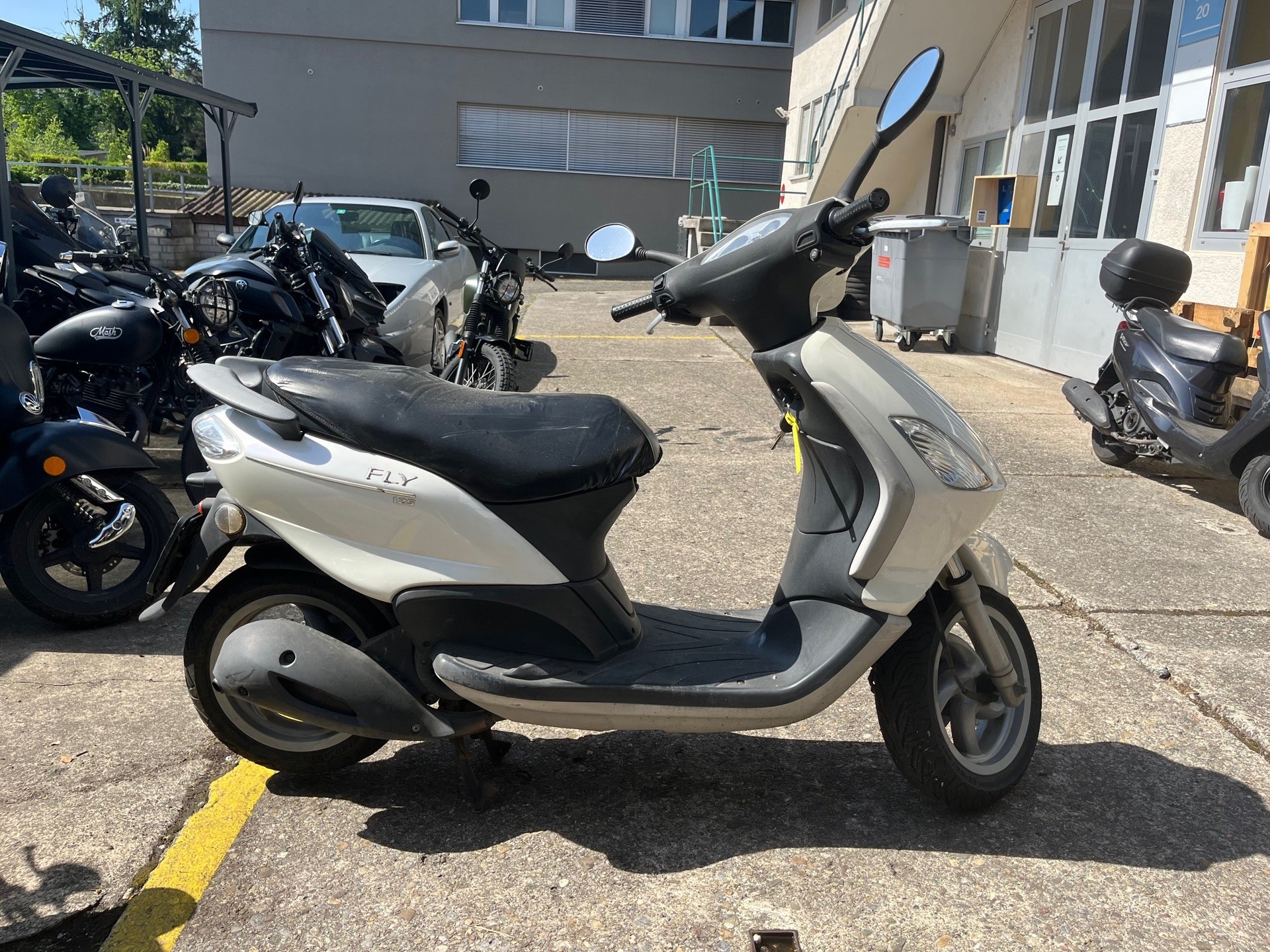 PIAGGIO Fly 125 4-T - GRATIS LIEFERUNG*-image-0