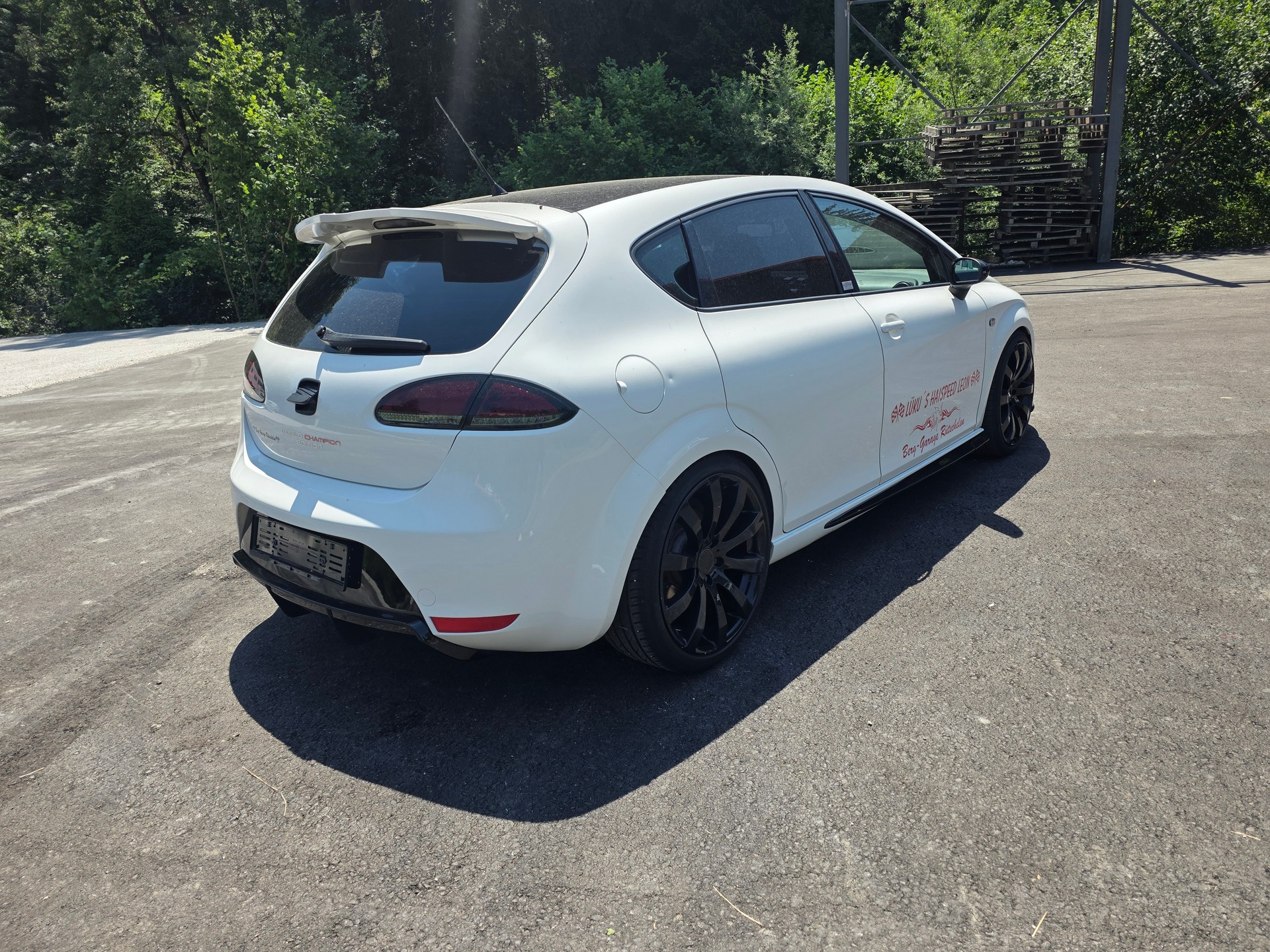SEAT Leon 2.0 TSI World Champion Edition-image-7