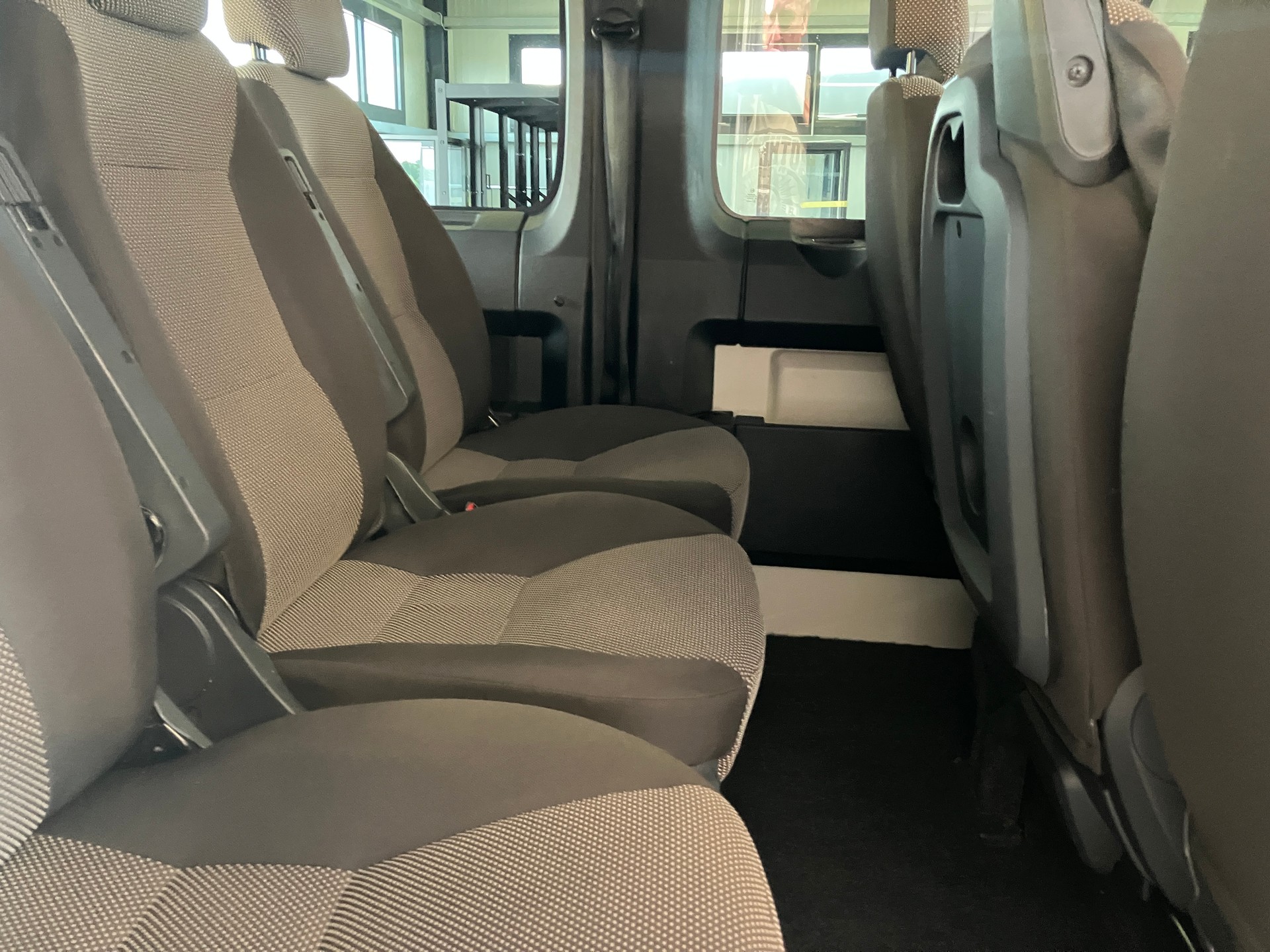 PEUGEOT Boxer 2.0 BlueHDI 333 Allure L2H2 9 Plätze-image-13