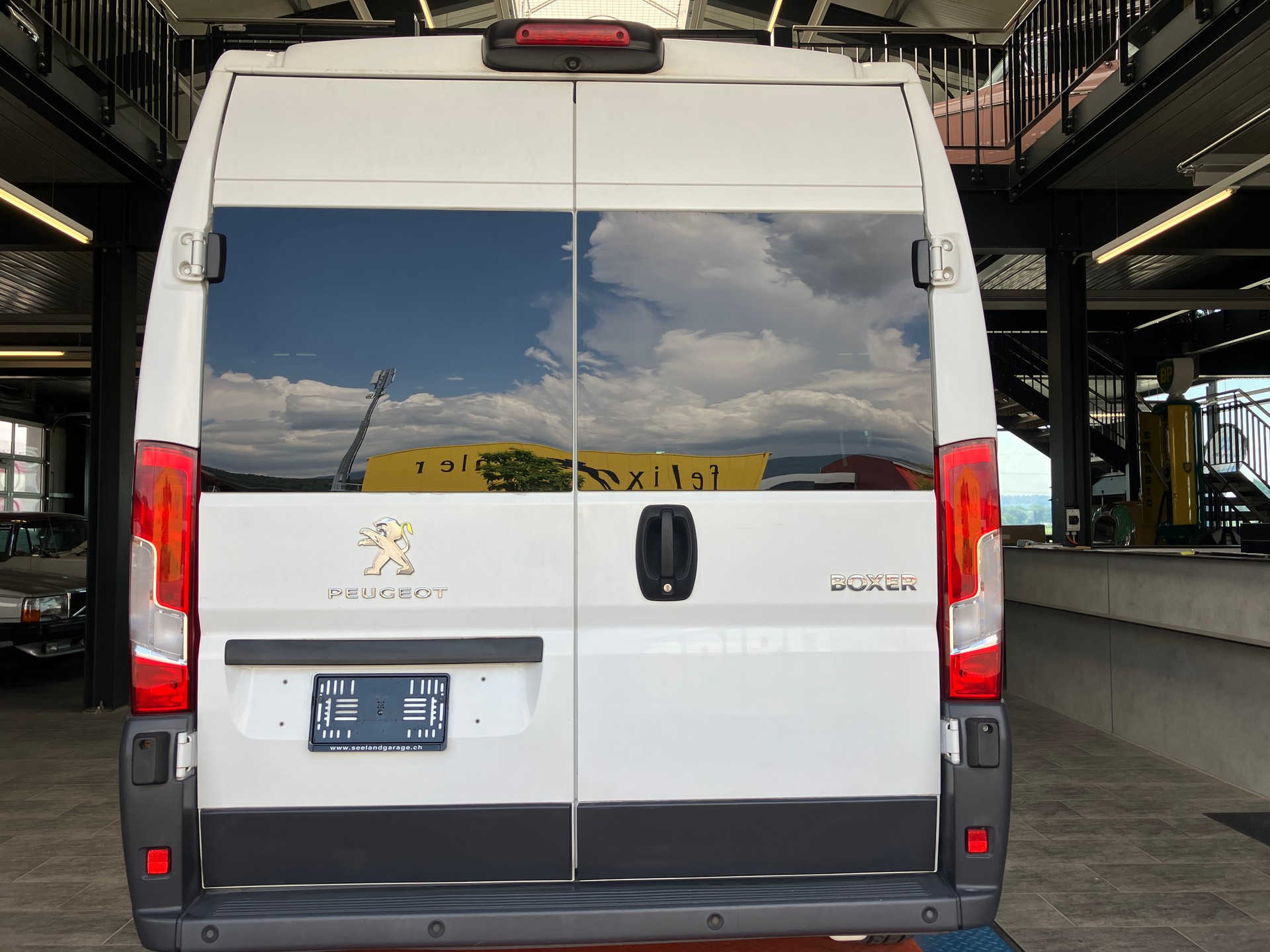 PEUGEOT Boxer 2.0 BlueHDI 333 Allure L2H2 9 Plätze-showroom-element-3