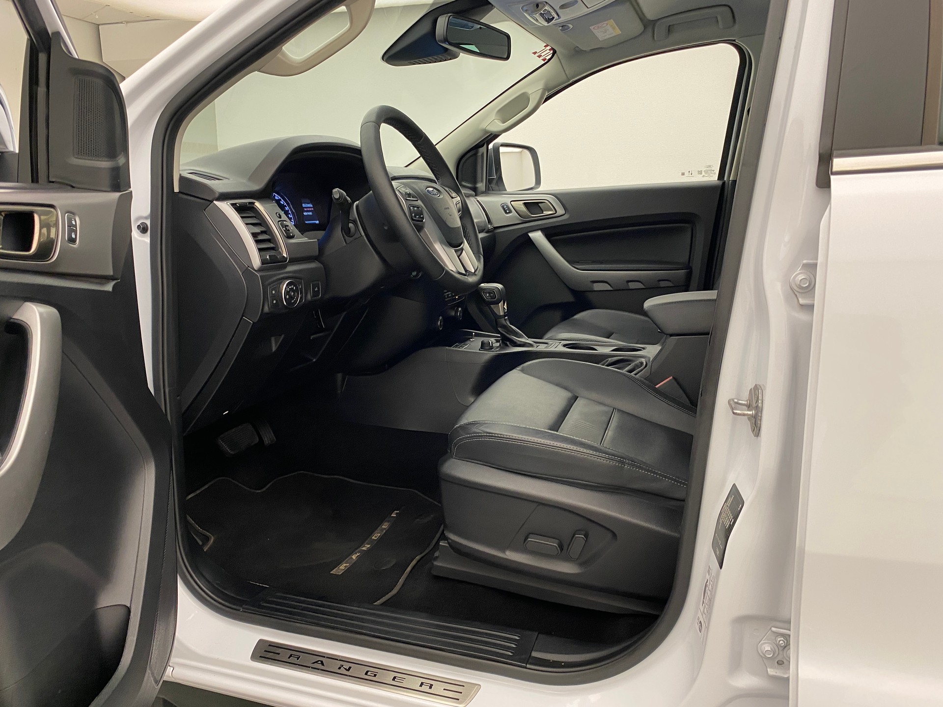 FORD Ranger 2.0TDCi Limited-image-9
