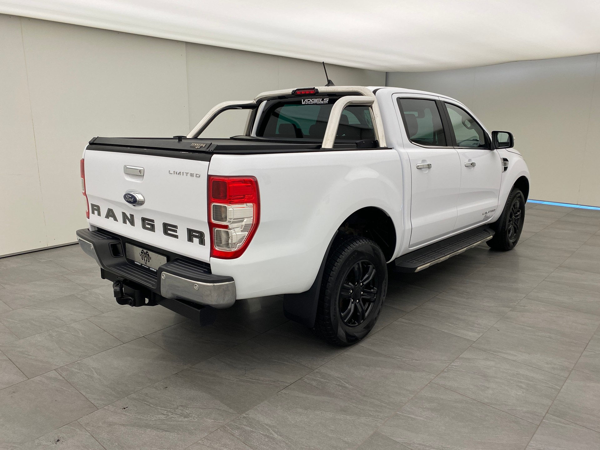 FORD Ranger 2.0TDCi Limited-showroom-element-3