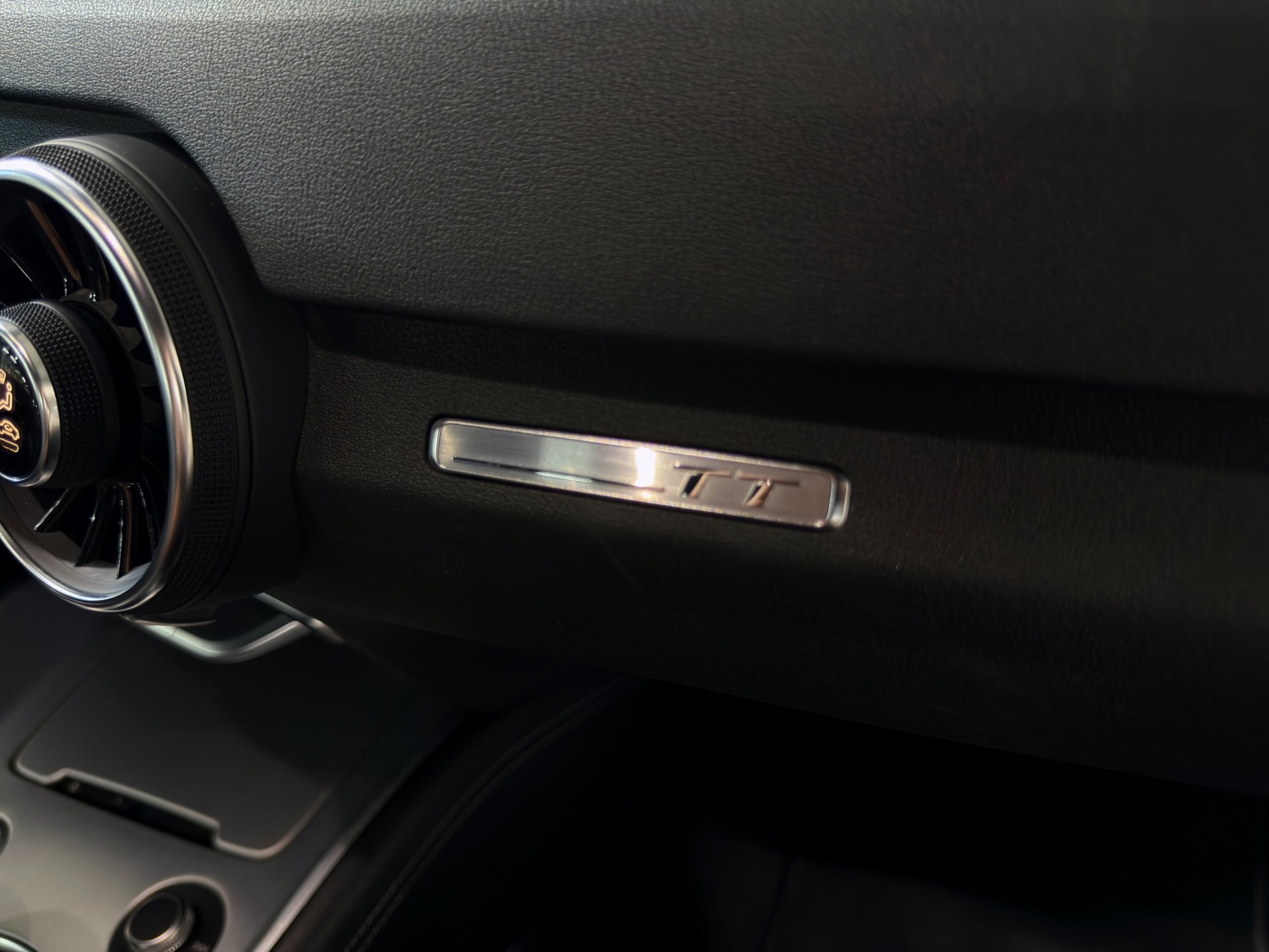 AUDI TT Coupé 2.0 TFSI-image-24