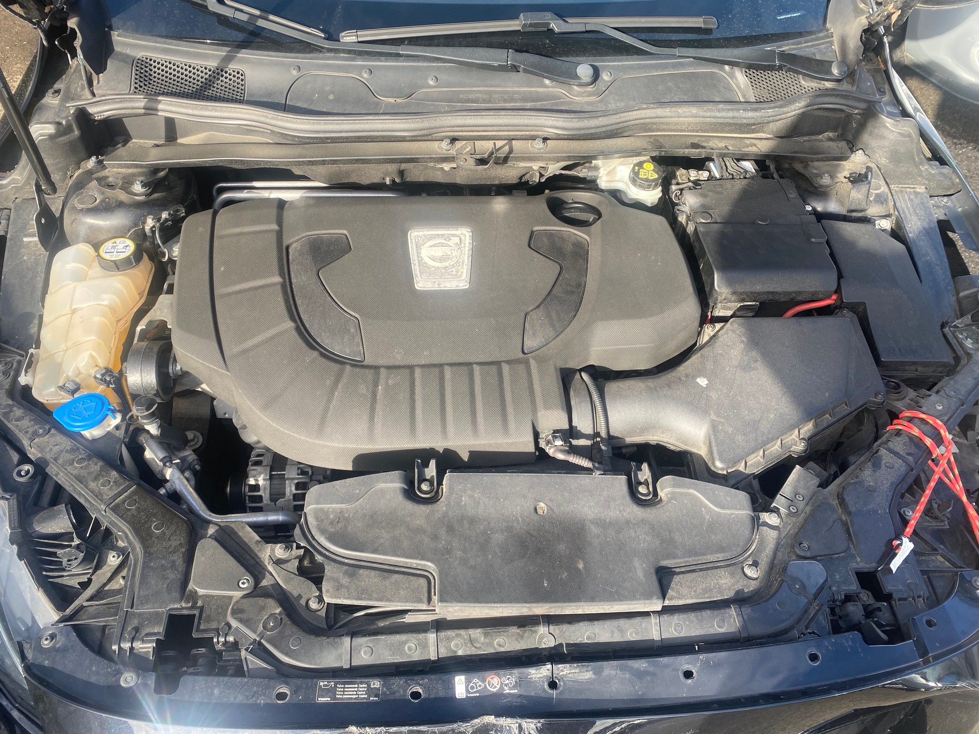 VOLVO V40 Cross Country D3 Momentum Geartronic-image-13