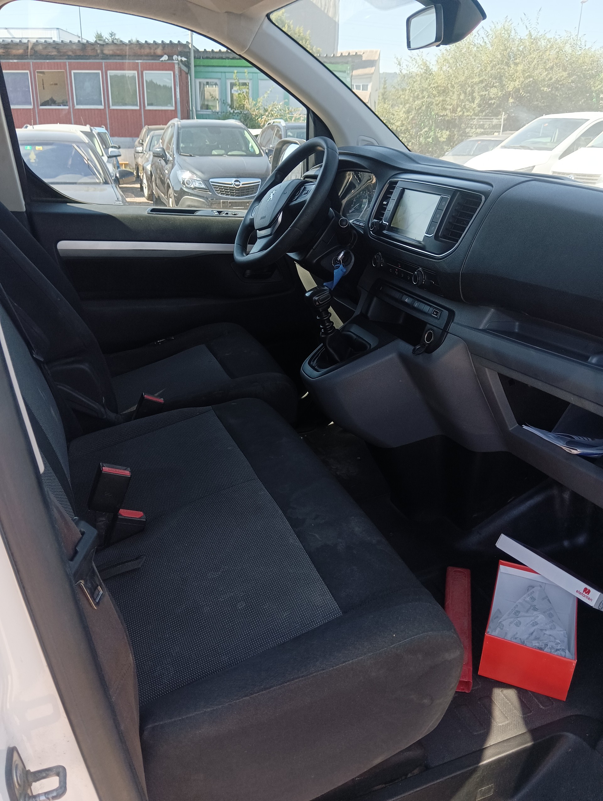 PEUGEOT EXPERT-image-4