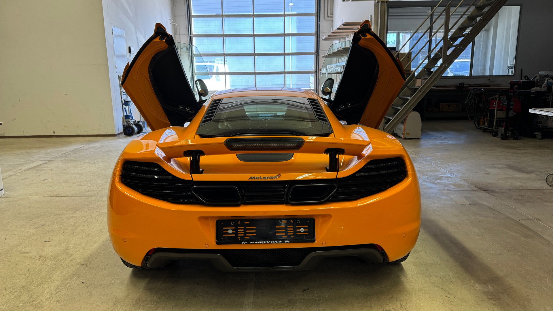 McLAREN 12C-image-2