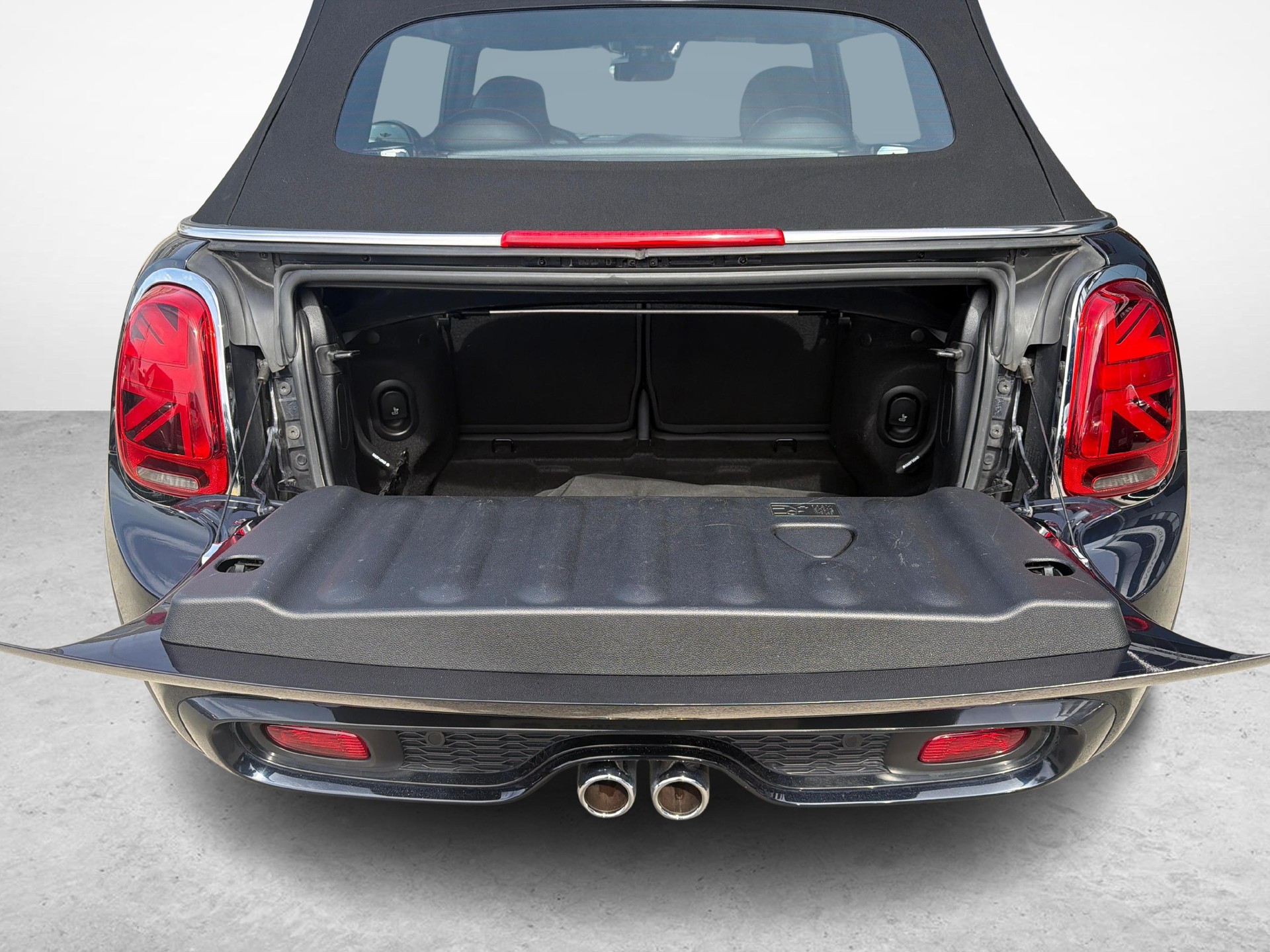 MINI Cooper S Cabrio-image-19