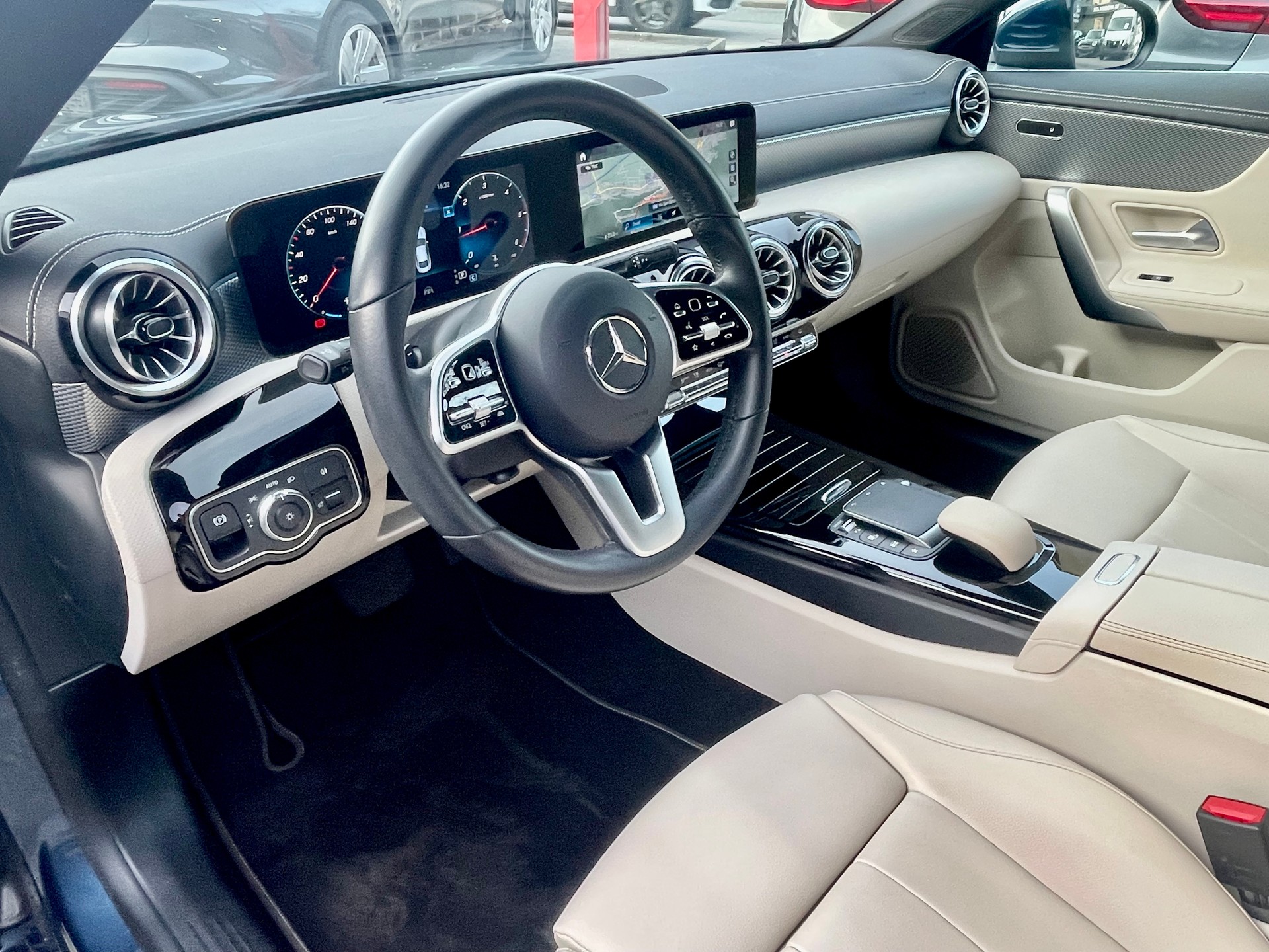 MERCEDES-BENZ CLA 220 d 4Matic Style 8G-DCT-image-2